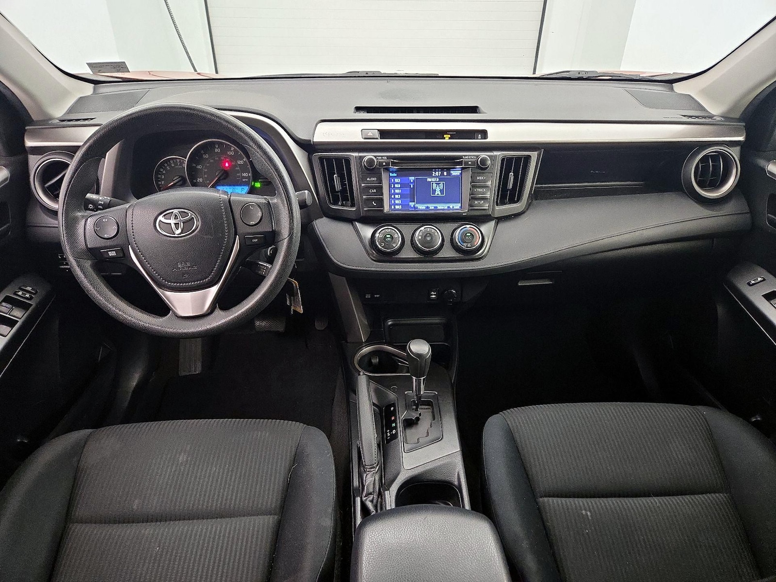 2016 Toyota RAV4 LE - Photo 10
