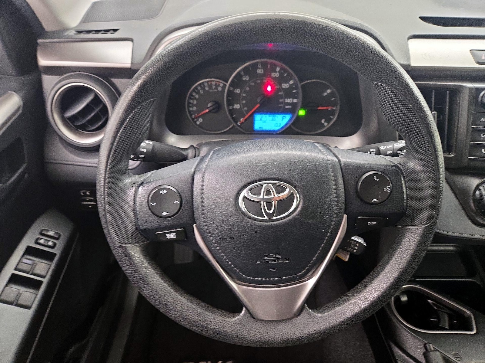 2016 Toyota RAV4 LE - Photo 11