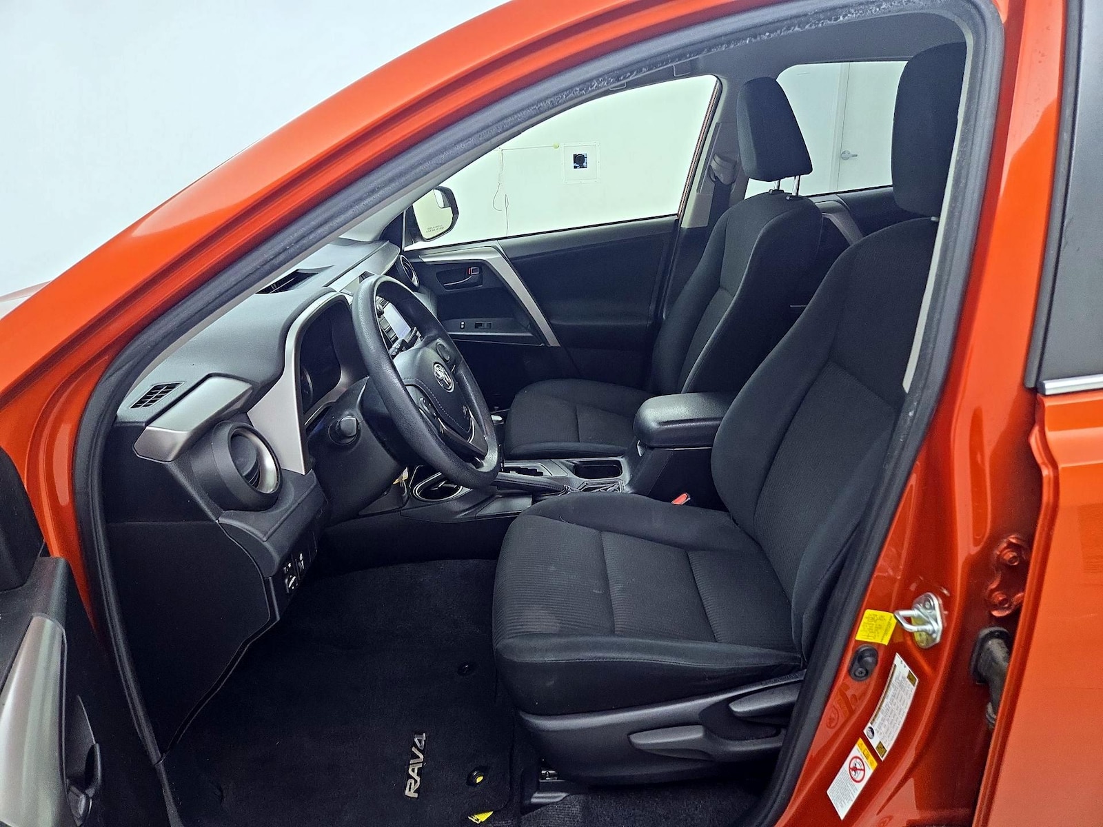 2016 Toyota RAV4 LE - Photo 12