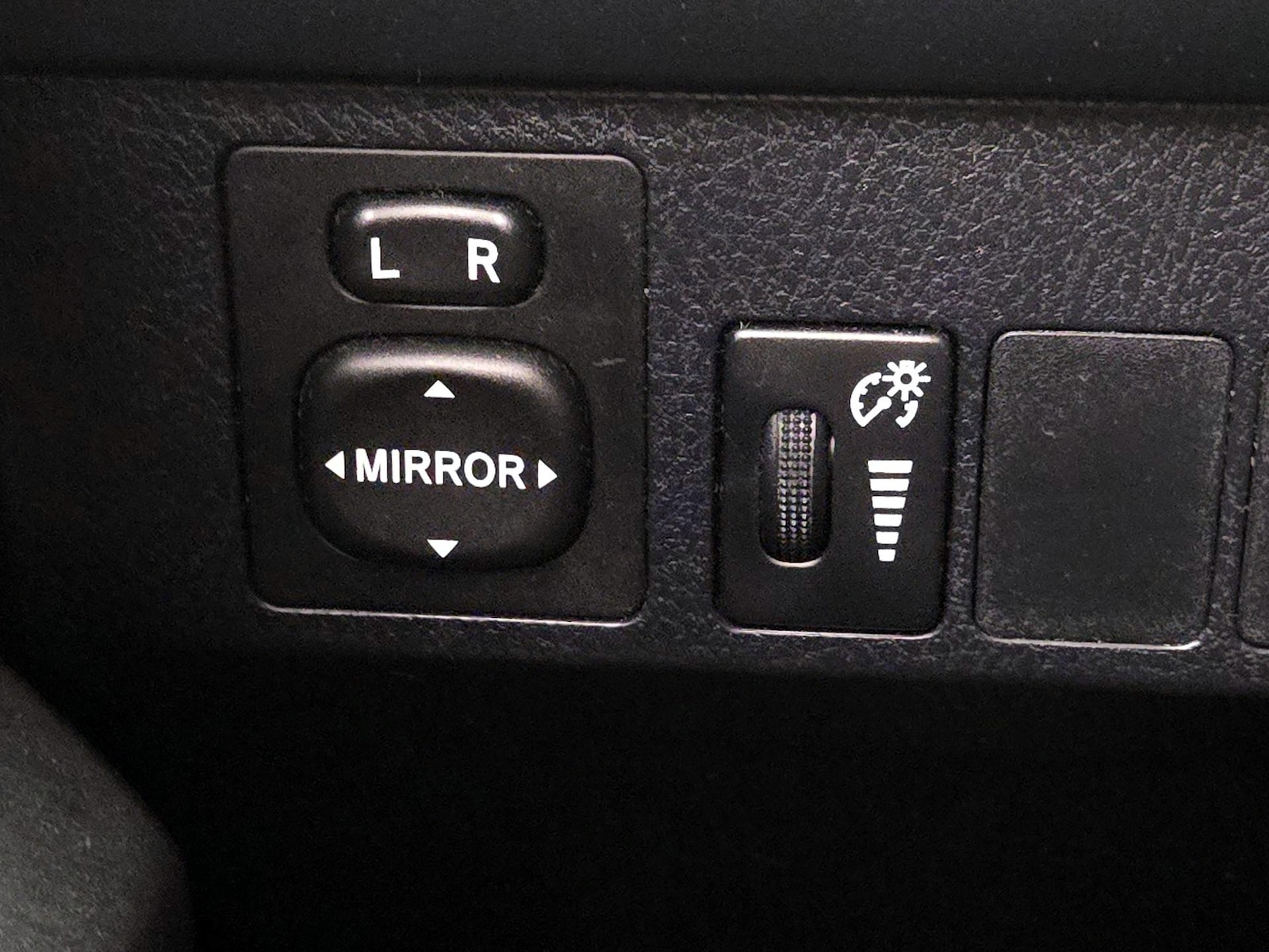 2016 Toyota RAV4 LE - Photo 14