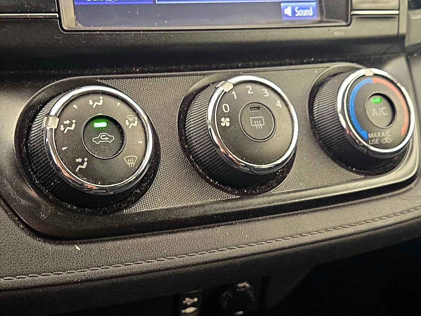 2016 Toyota RAV4 LE - Photo 17