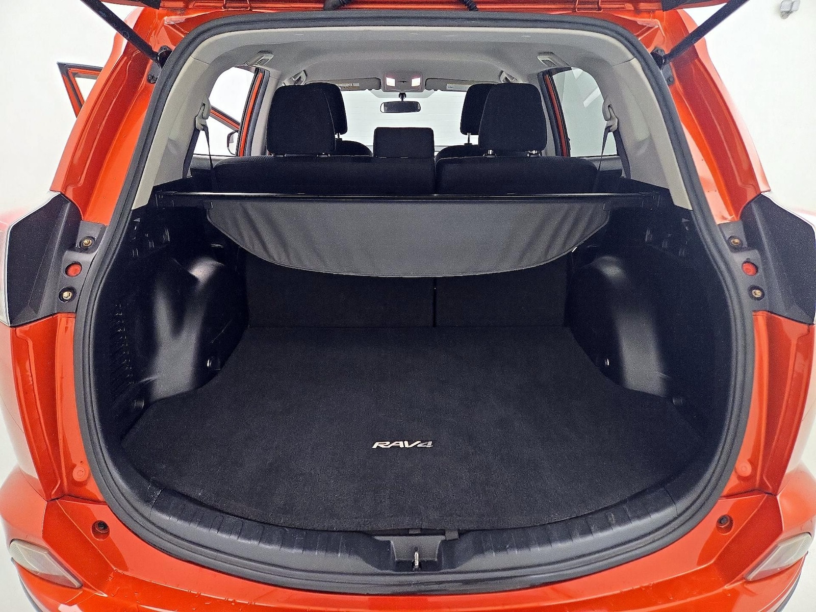 2016 Toyota RAV4 LE - Photo 21