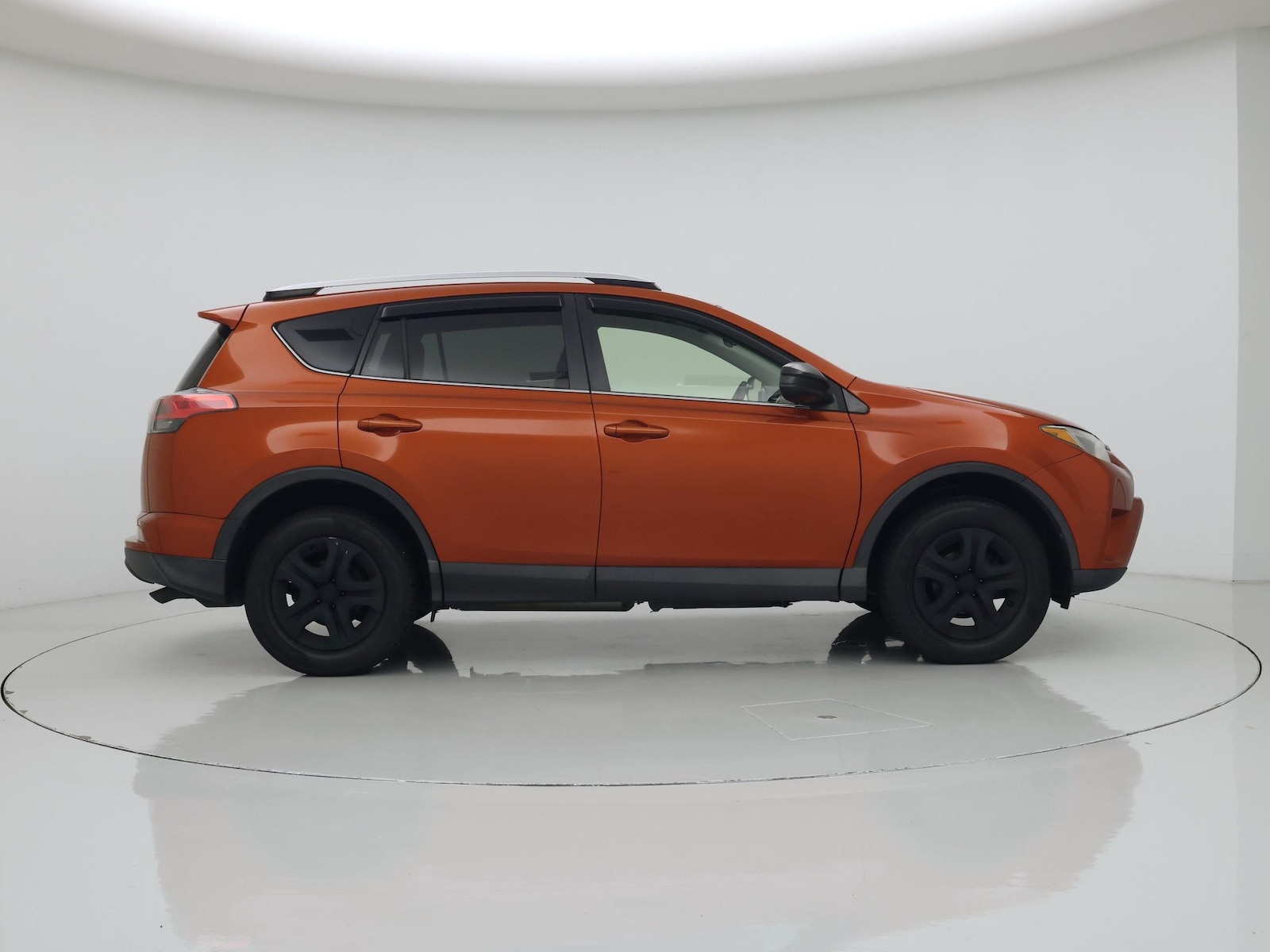 2016 Toyota RAV4 LE - Photo 8