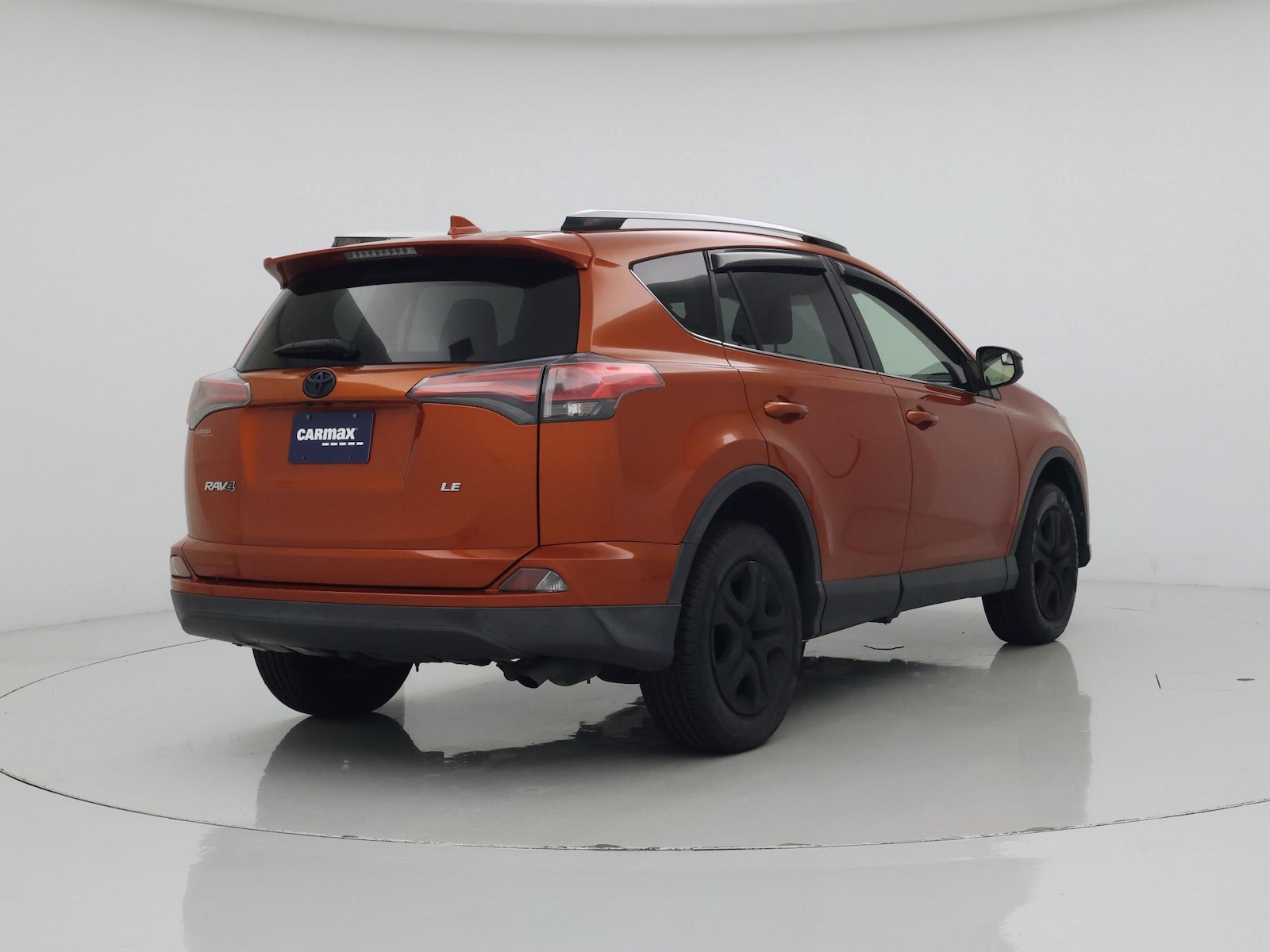 2016 Toyota RAV4 LE - Photo 9