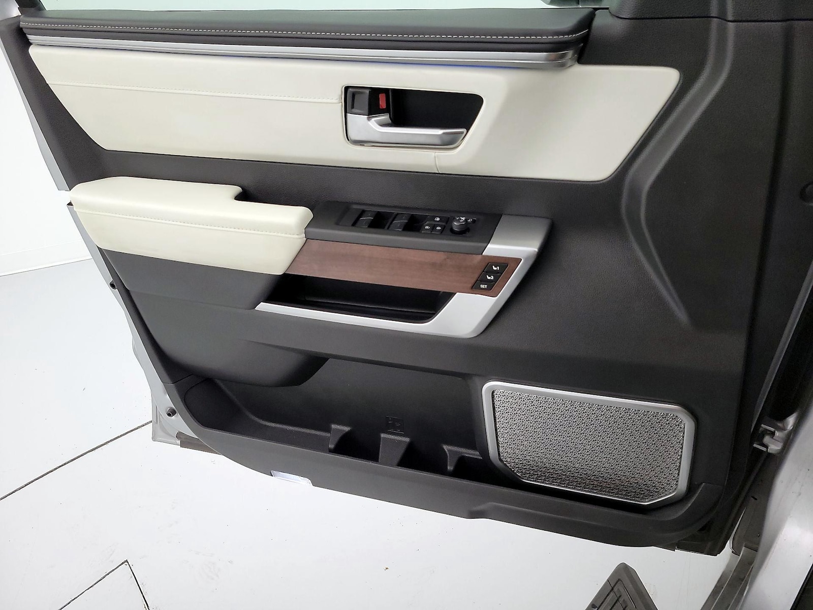 2024 Toyota Sequoia Capstone - Photo 13