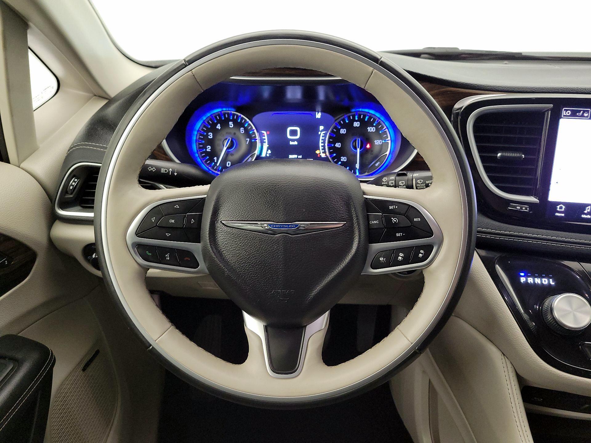 Thumbnail: 2021 Chrysler Pacifica - 10