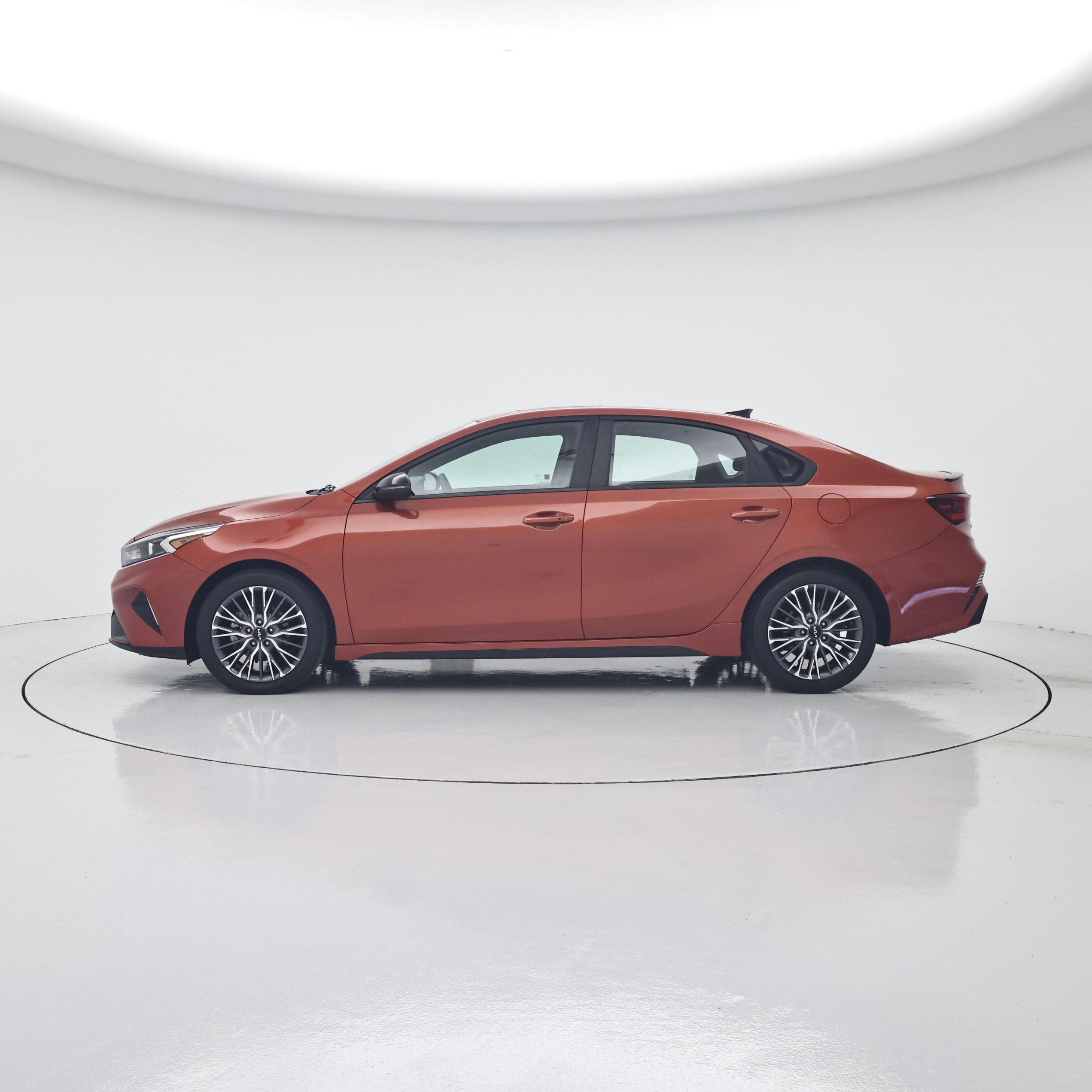 Thumbnail: 2022 Kia Forte - 3