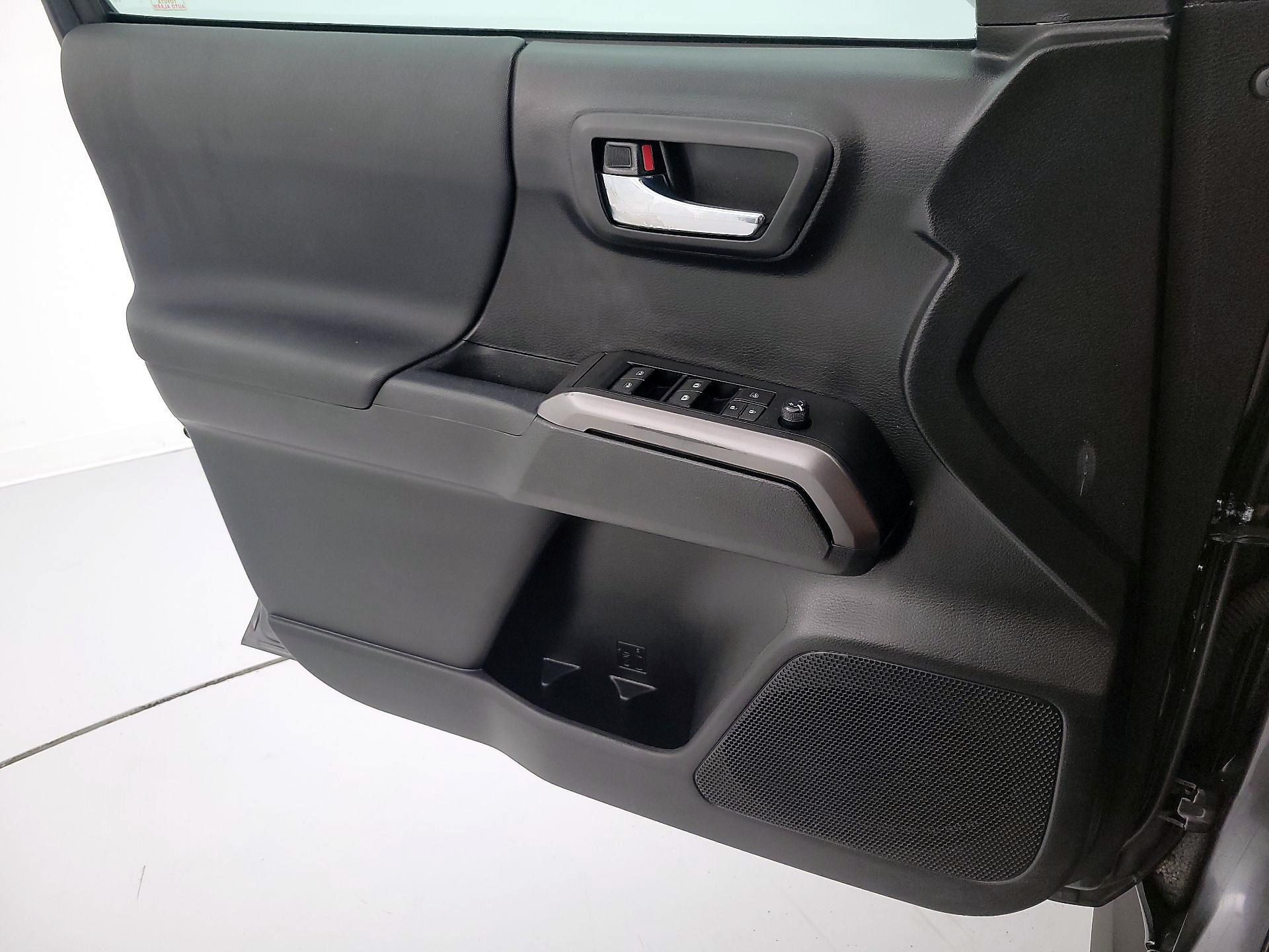 Thumbnail: 2021 Toyota Tacoma - 12