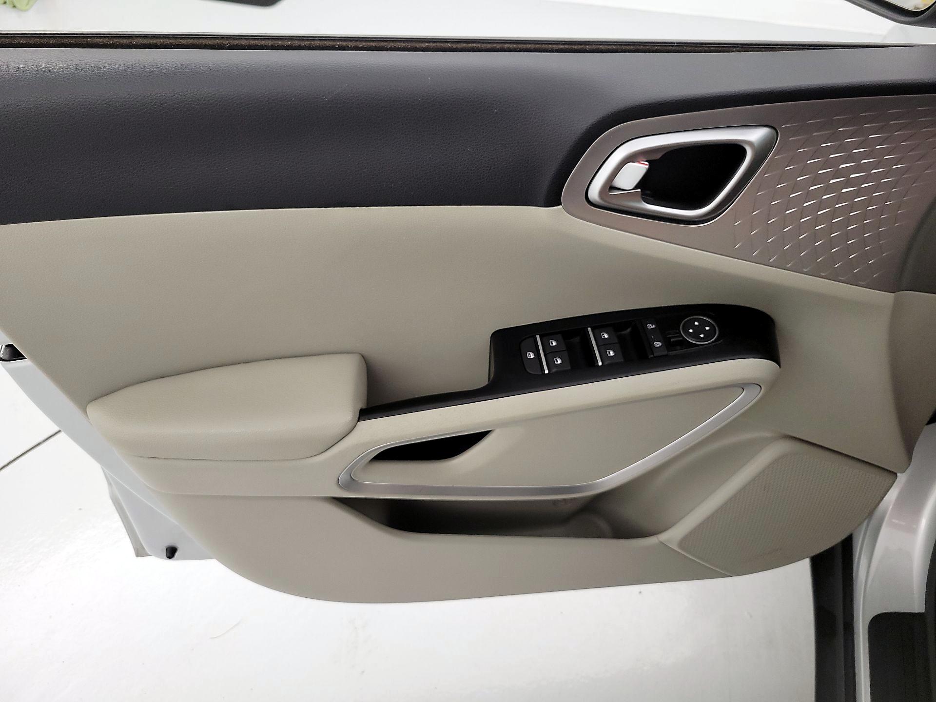 Thumbnail: 2020 Kia Soul - 12