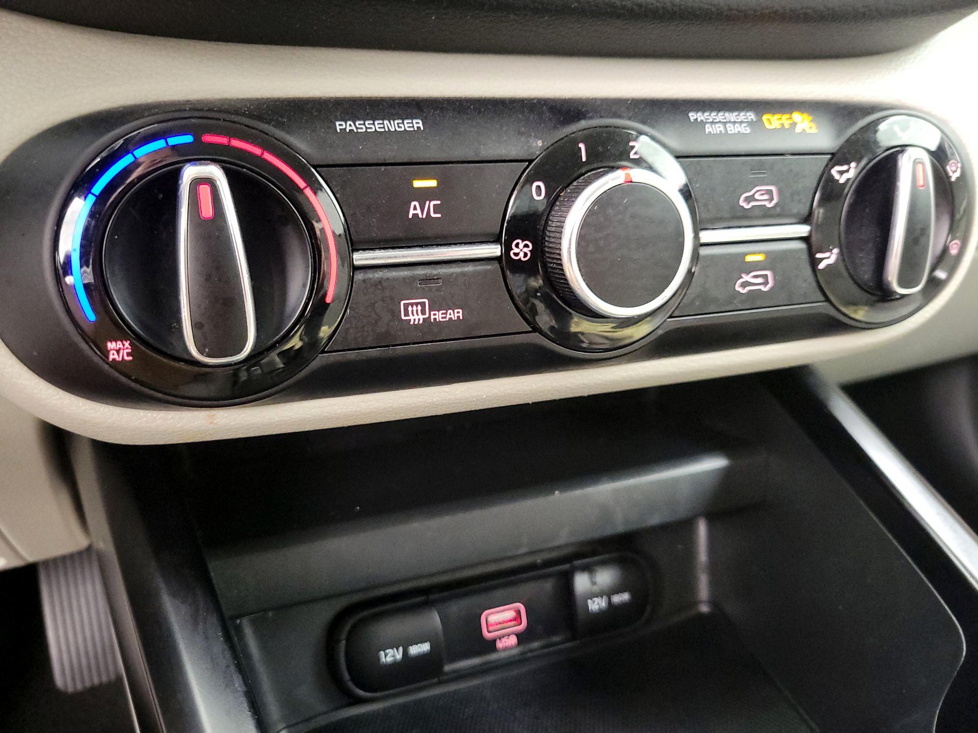 Thumbnail: 2020 Kia Soul - 16