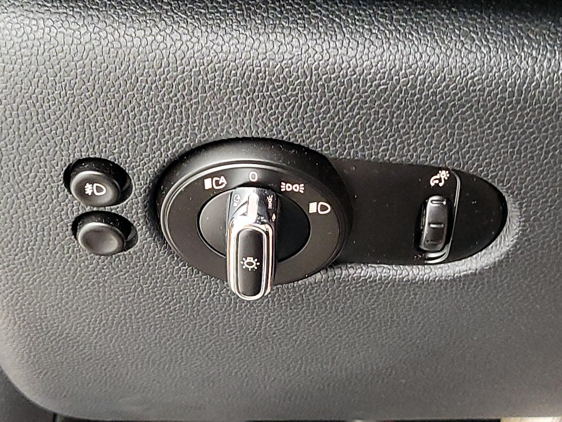 Thumbnail: 2015 MINI Cooper Hardtop - 13