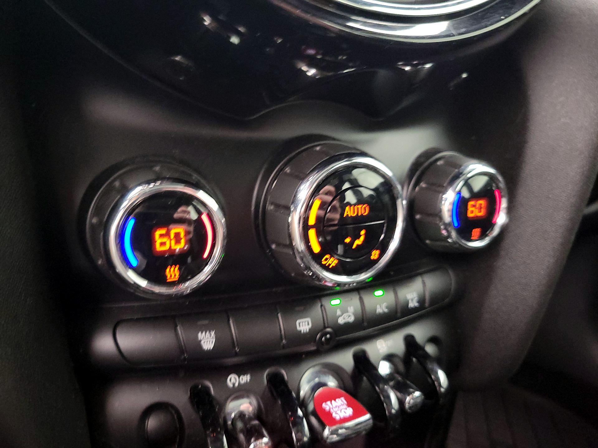 Thumbnail: 2015 MINI Cooper Hardtop - 15