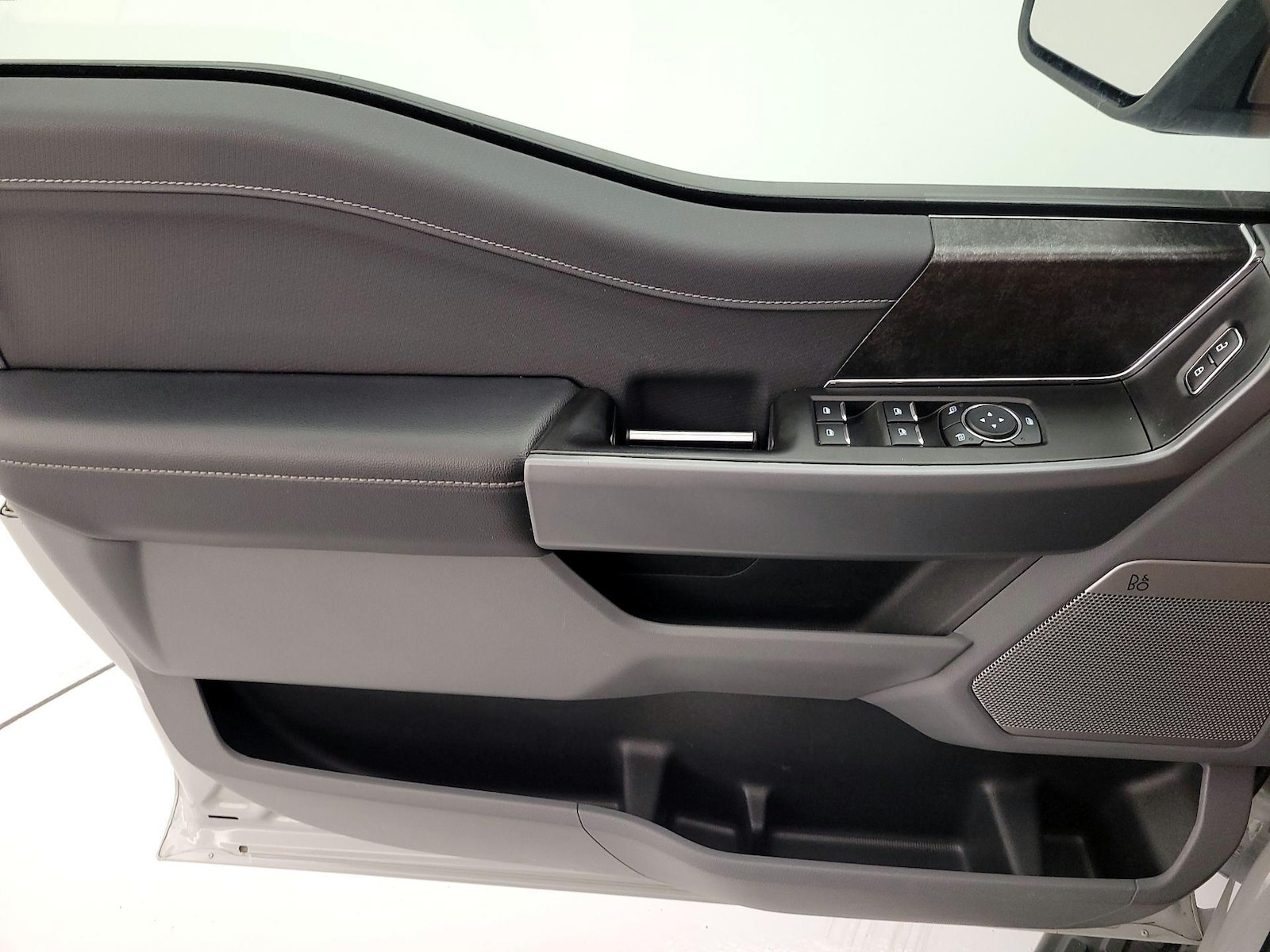 2024 Ford F-150 Lightning Flash - Photo 13