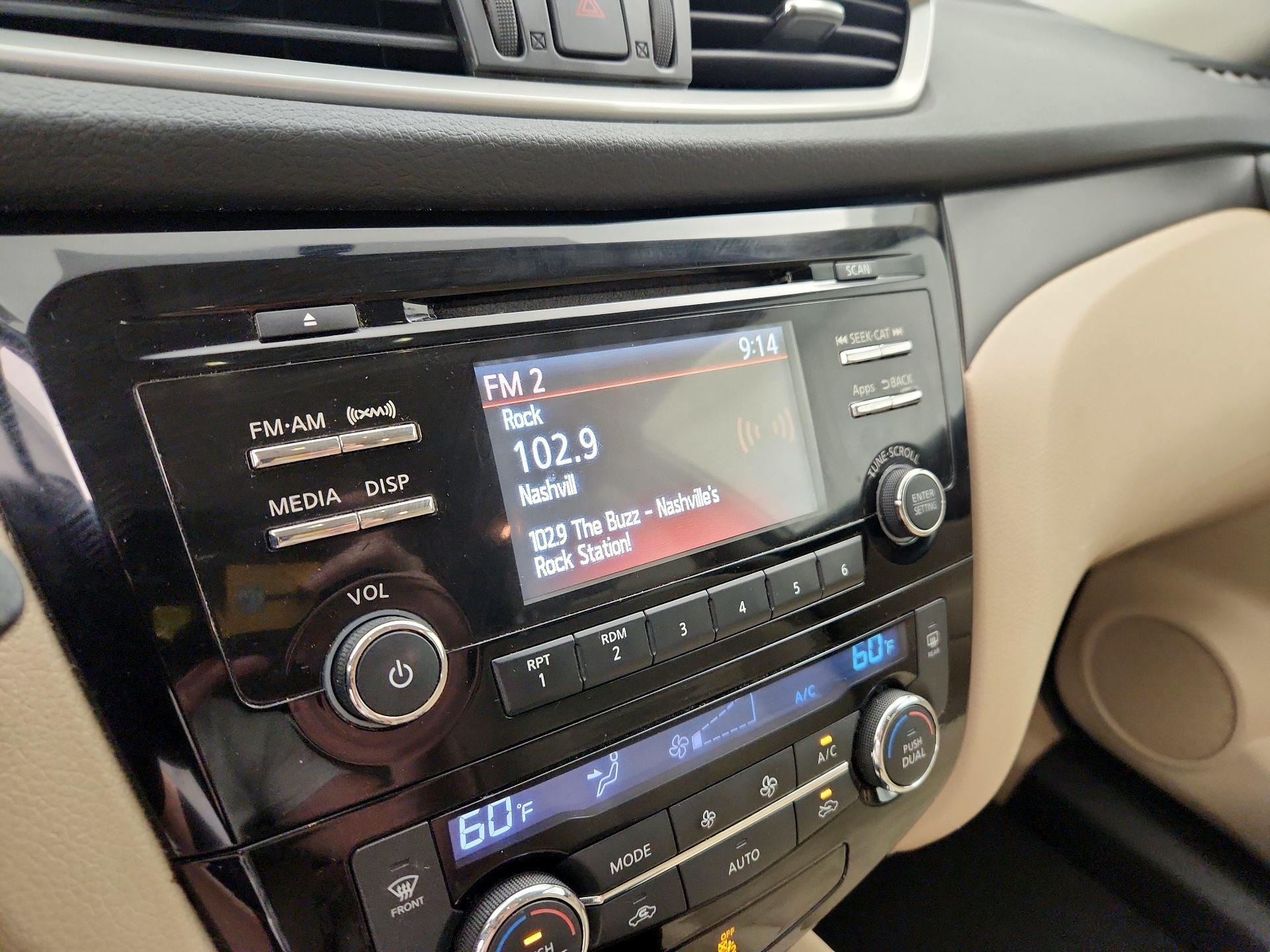 Thumbnail: 2016 Nissan Rogue - 15