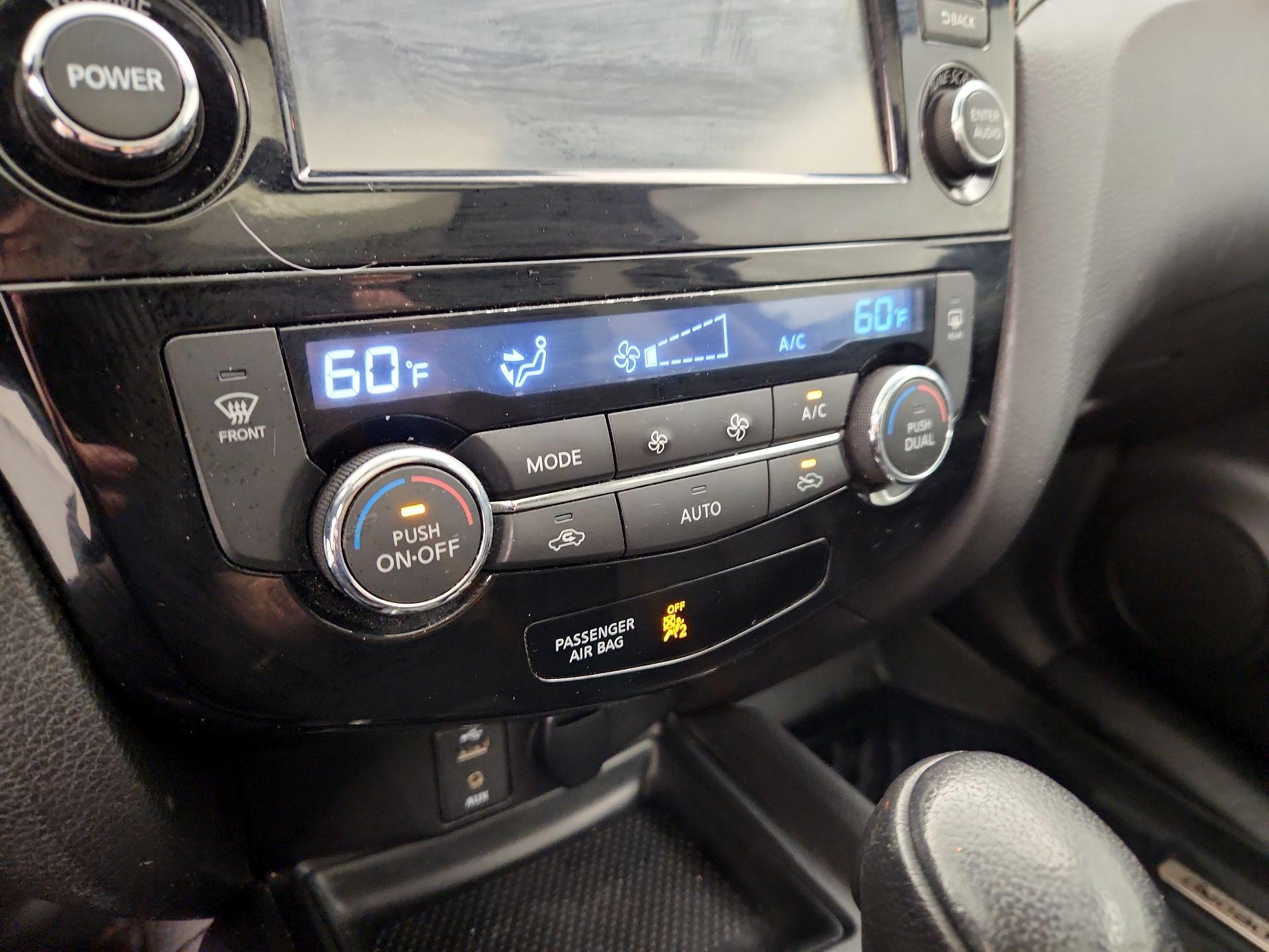 Thumbnail: 2015 Nissan Rogue - 17