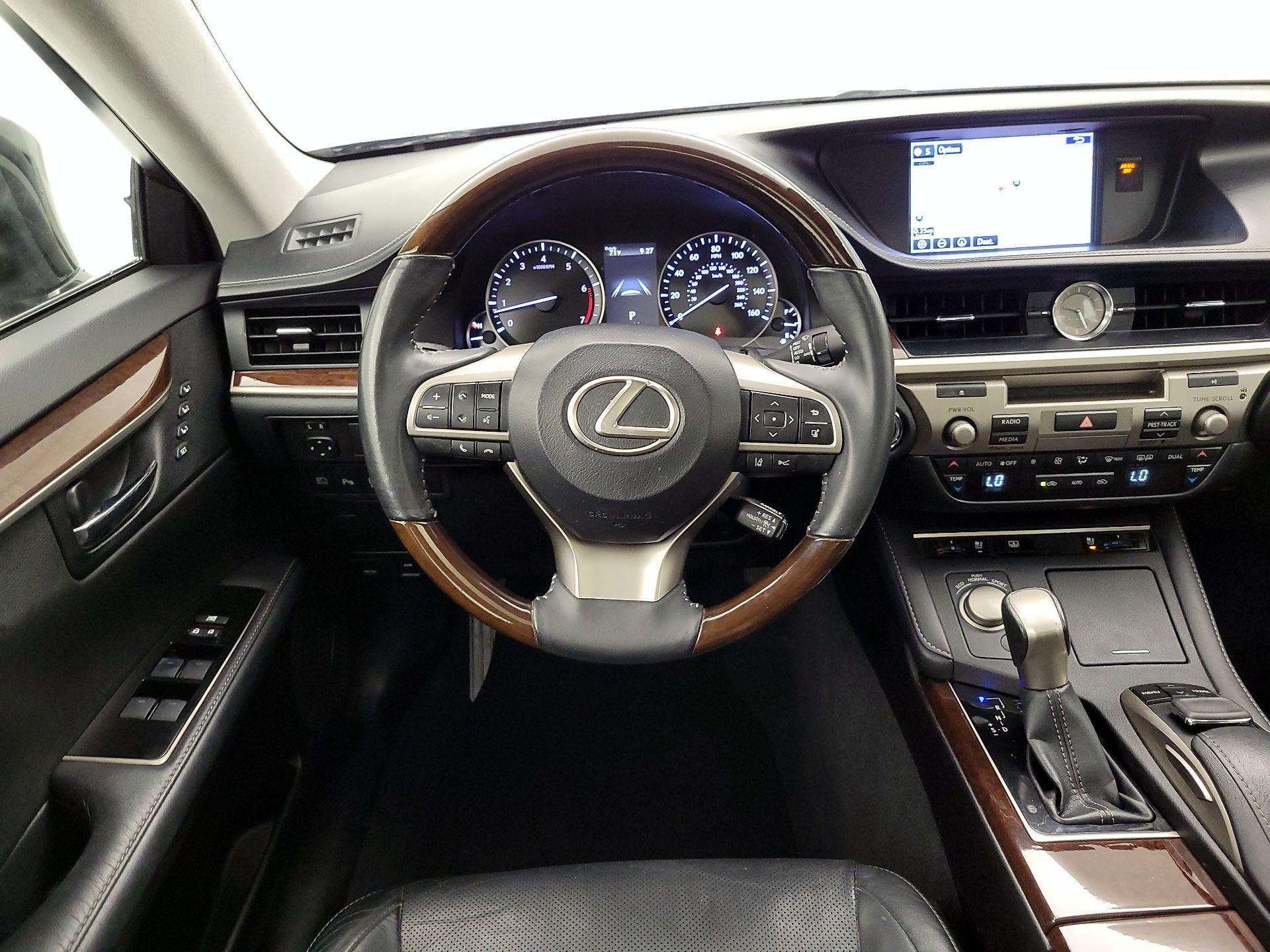 Thumbnail: 2016 Lexus ES - 10