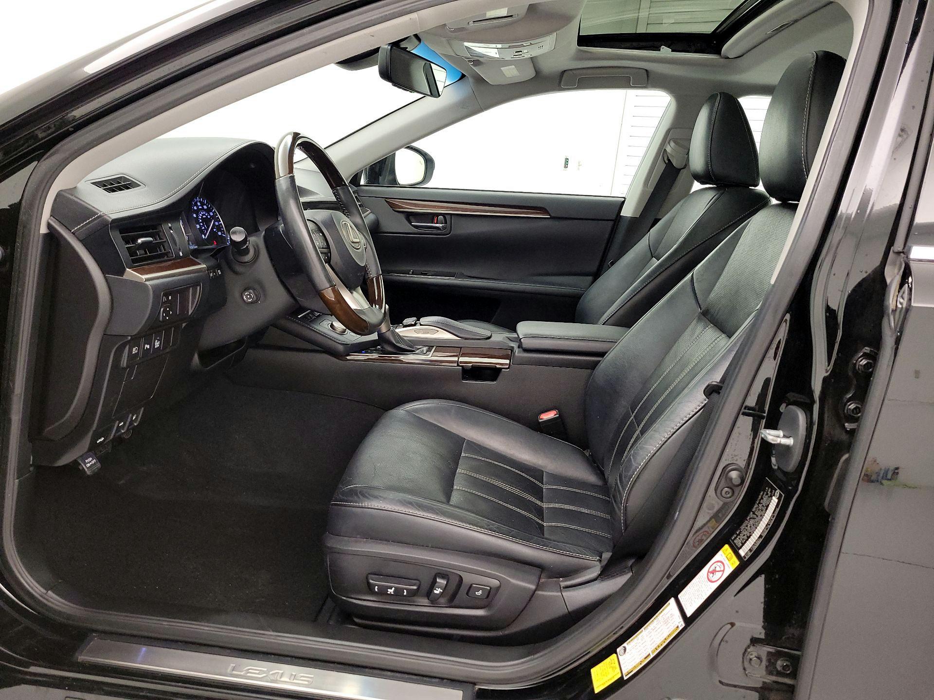 Thumbnail: 2016 Lexus ES - 11