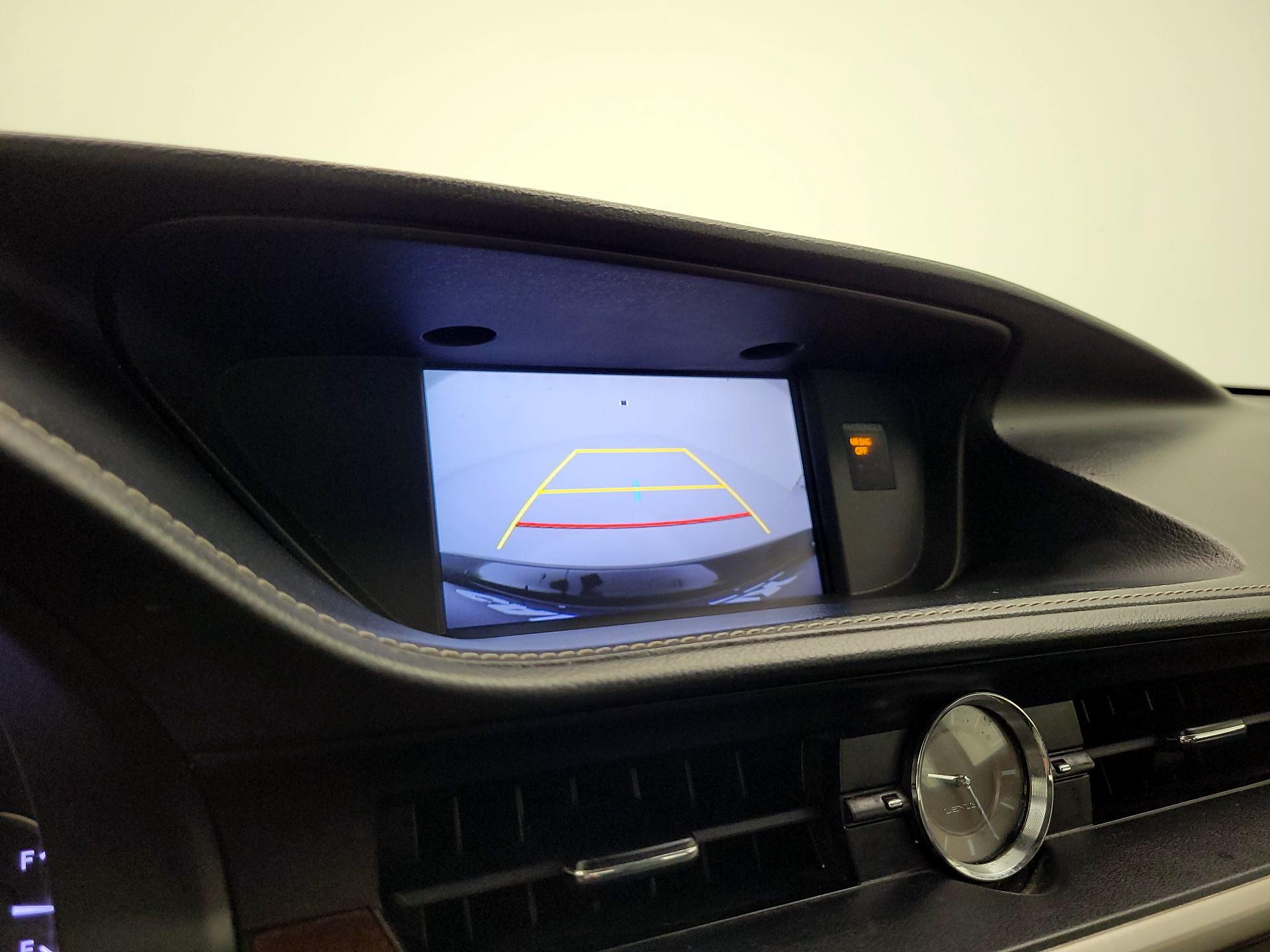 Thumbnail: 2016 Lexus ES - 15