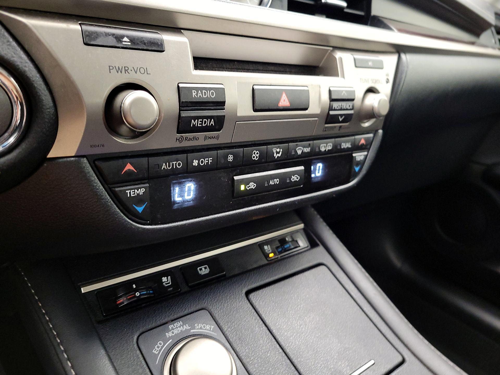 Thumbnail: 2016 Lexus ES - 17