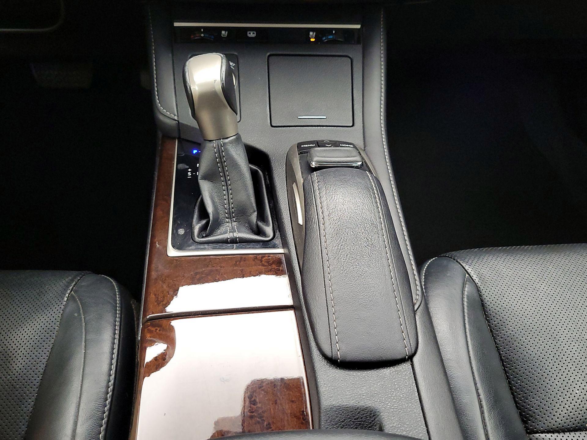 Thumbnail: 2016 Lexus ES - 18