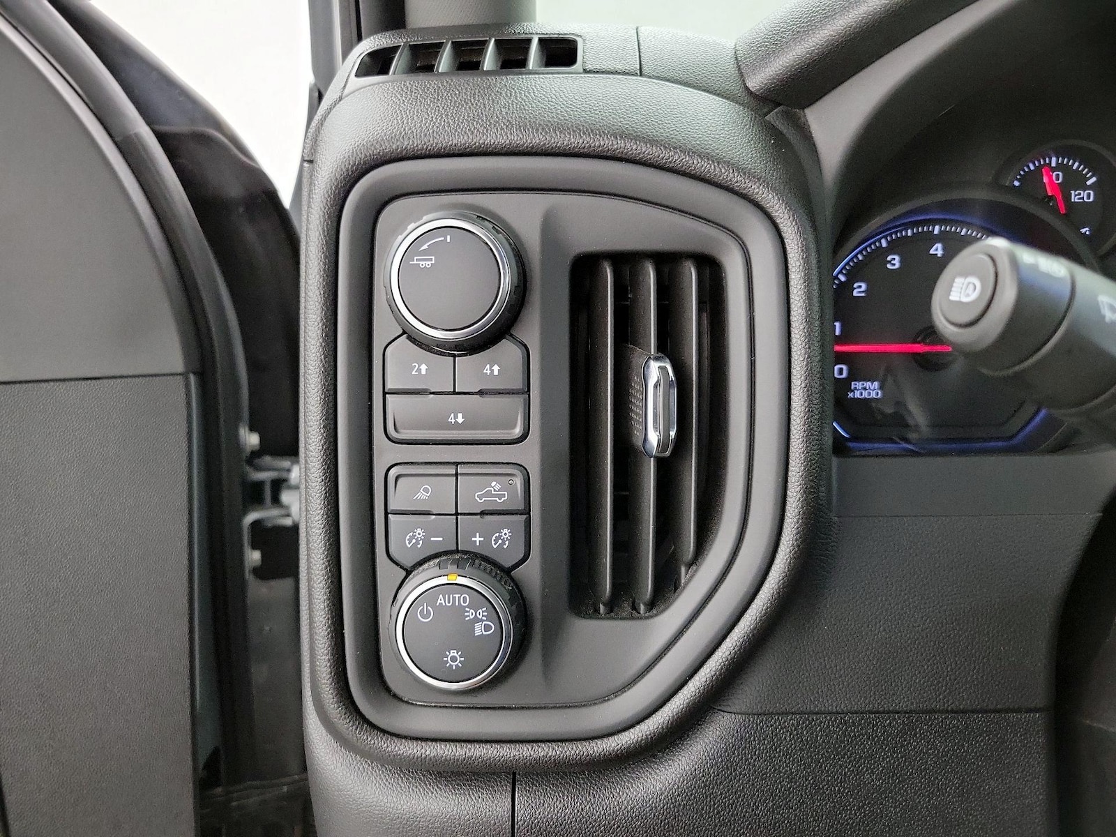 2024 Chevrolet Silverado 2500HD Custom - Photo 14