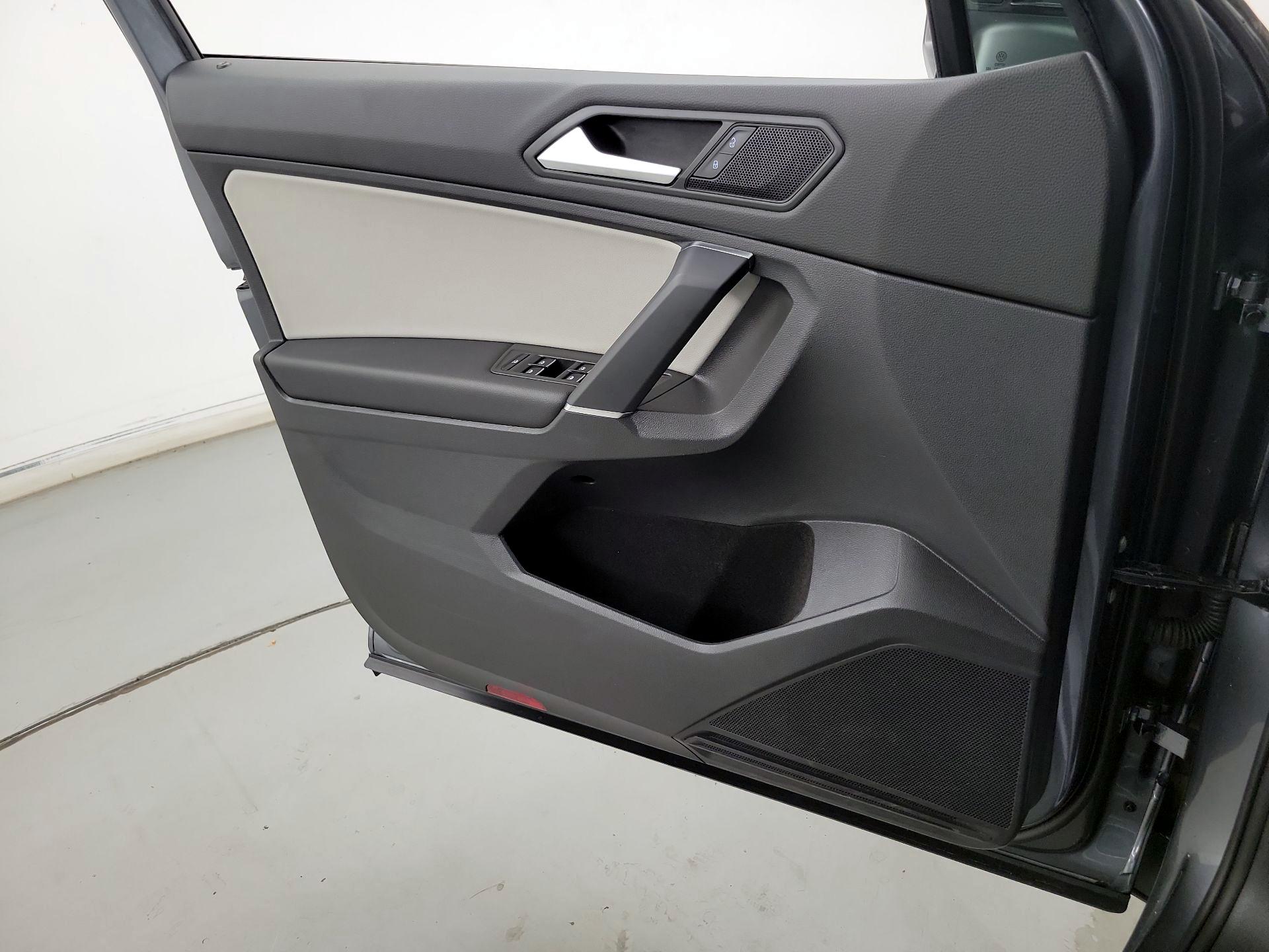 Thumbnail: 2020 Volkswagen Tiguan - 12