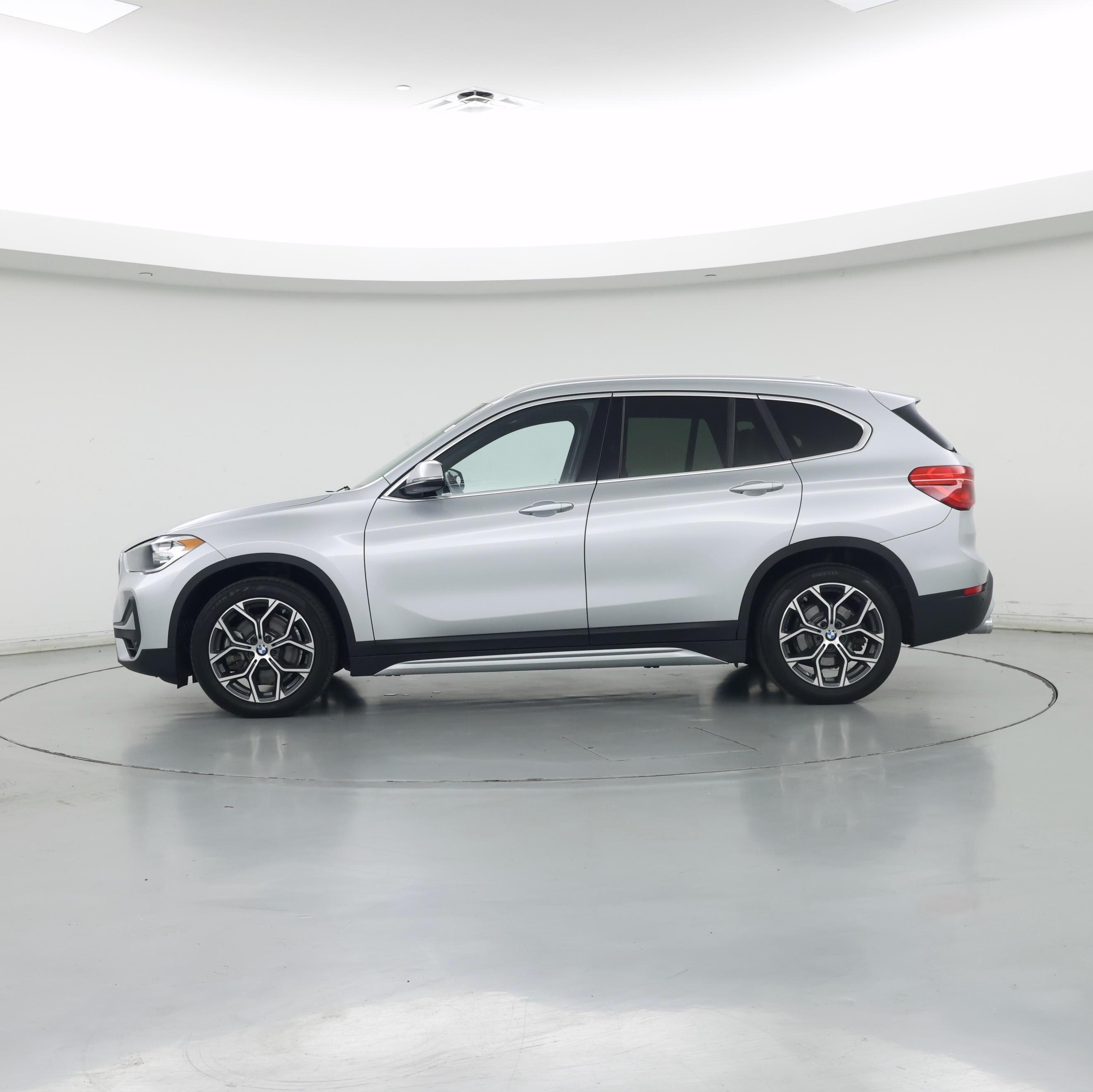 Thumbnail: 2021 BMW X1 - 3