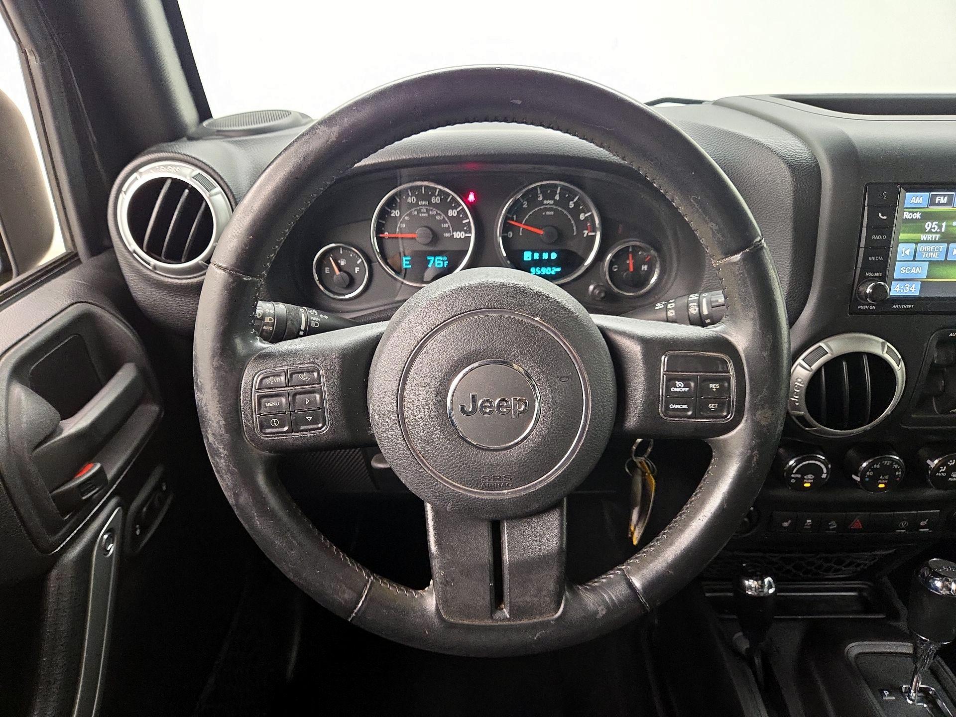 Thumbnail: 2015 Jeep Wrangler - 10