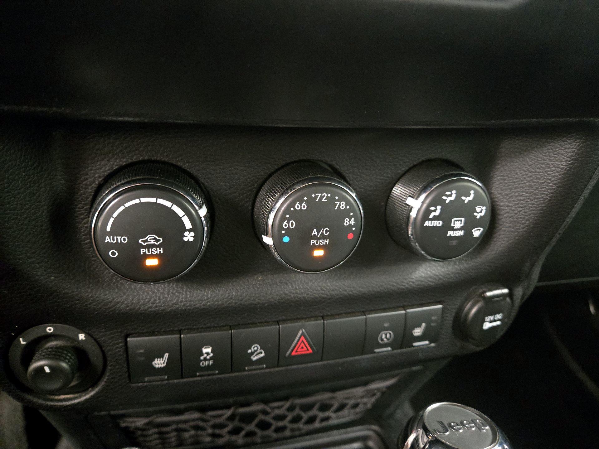 Thumbnail: 2015 Jeep Wrangler - 15