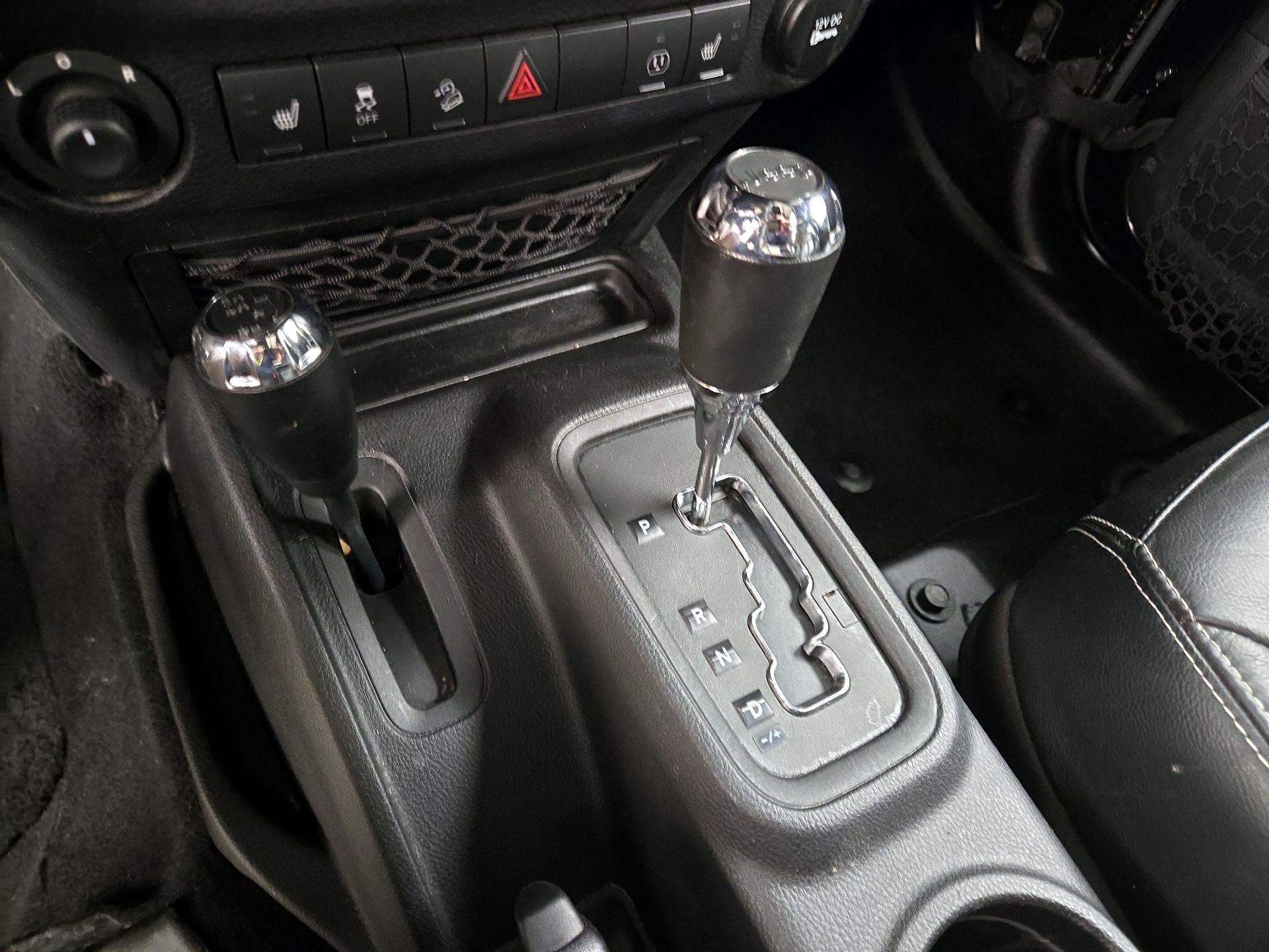Thumbnail: 2015 Jeep Wrangler - 16