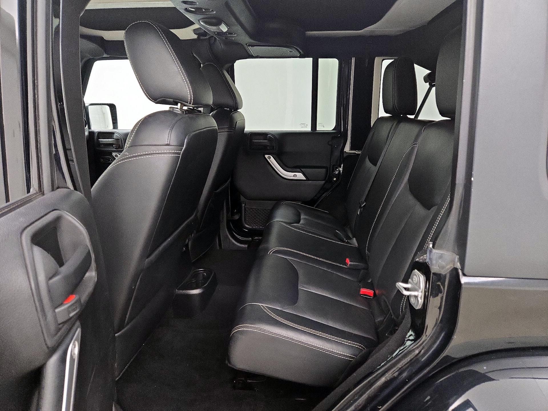 Thumbnail: 2015 Jeep Wrangler - 17