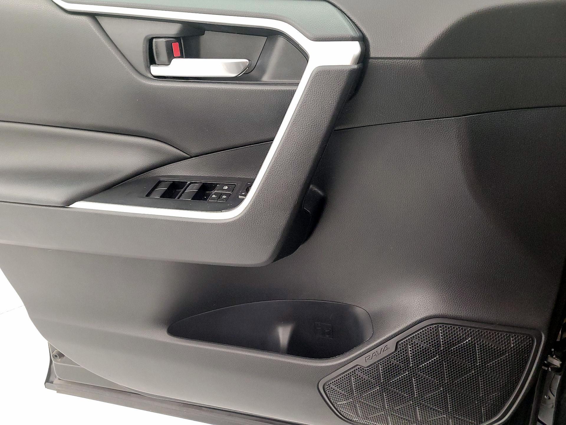 Thumbnail: 2021 Toyota RAV4 - 12