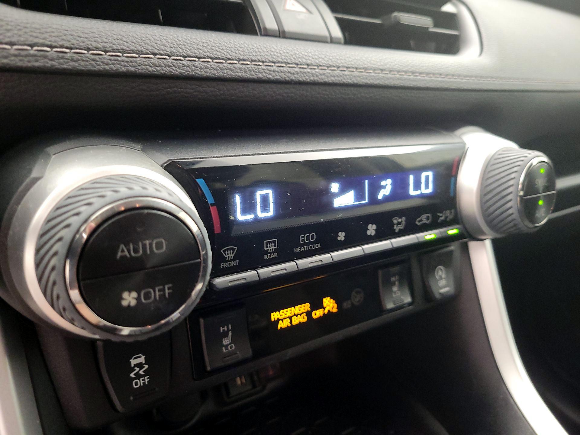 Thumbnail: 2021 Toyota RAV4 - 16