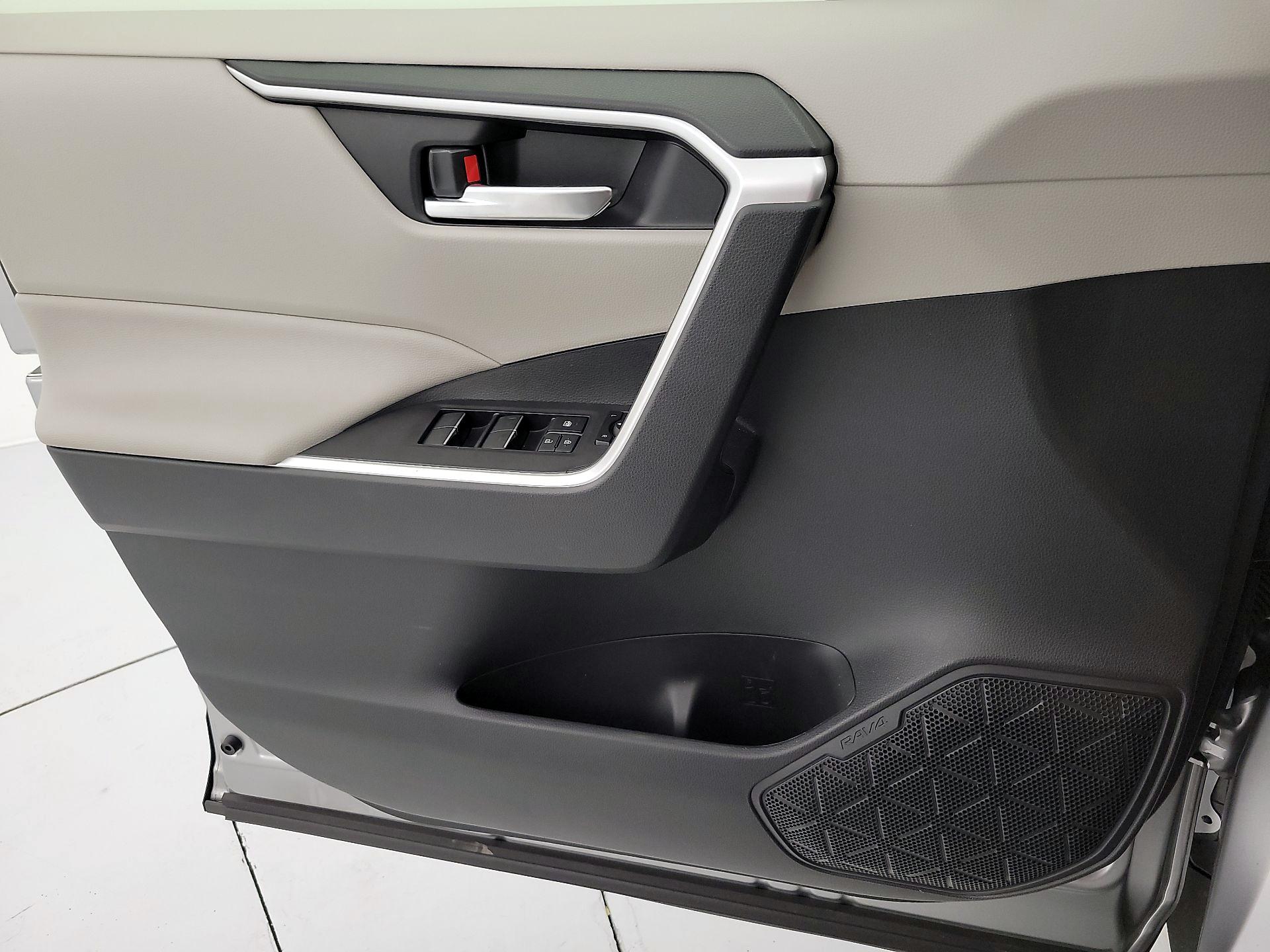 Thumbnail: 2025 Toyota RAV4 - 12