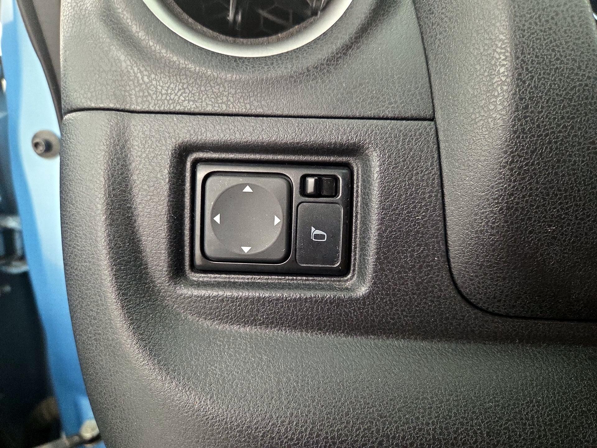 Thumbnail: 2015 Nissan Versa Note - 13