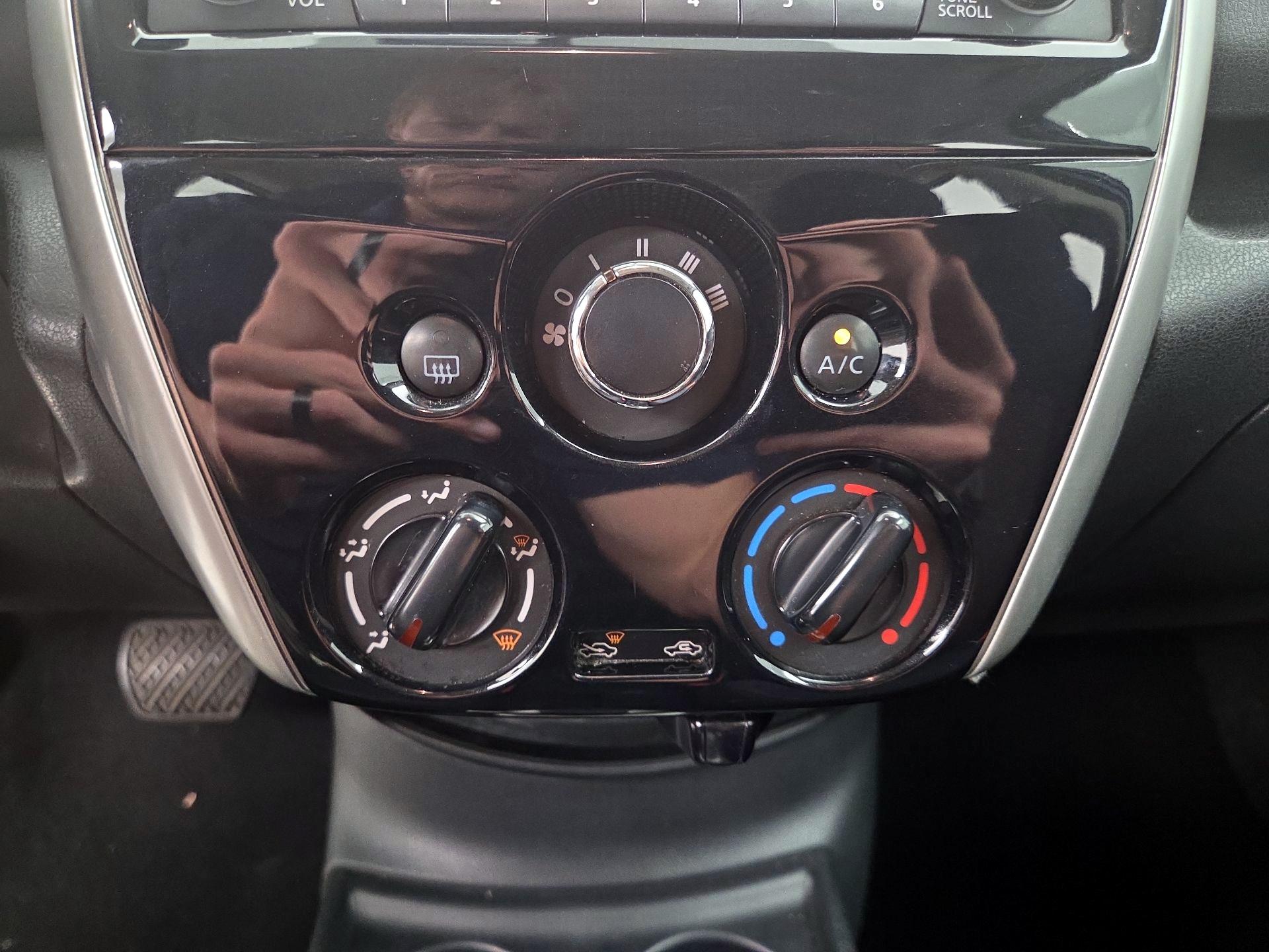 Thumbnail: 2015 Nissan Versa Note - 16