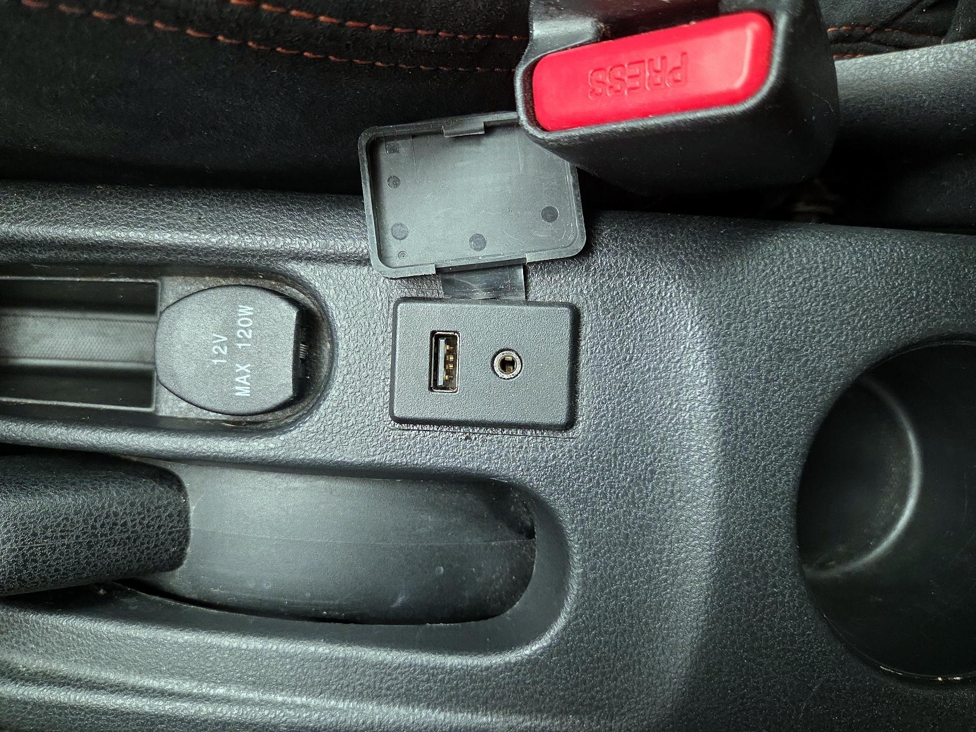 Thumbnail: 2015 Nissan Versa Note - 18