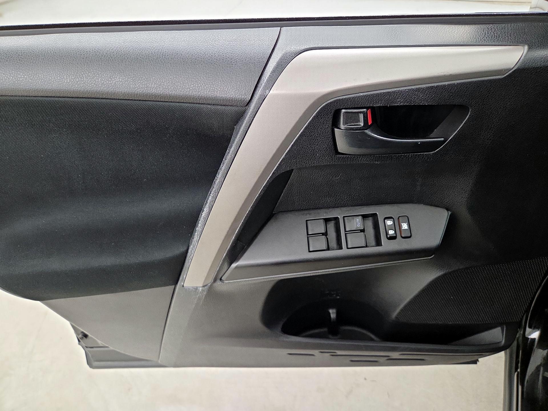 Thumbnail: 2018 Toyota RAV4 - 12
