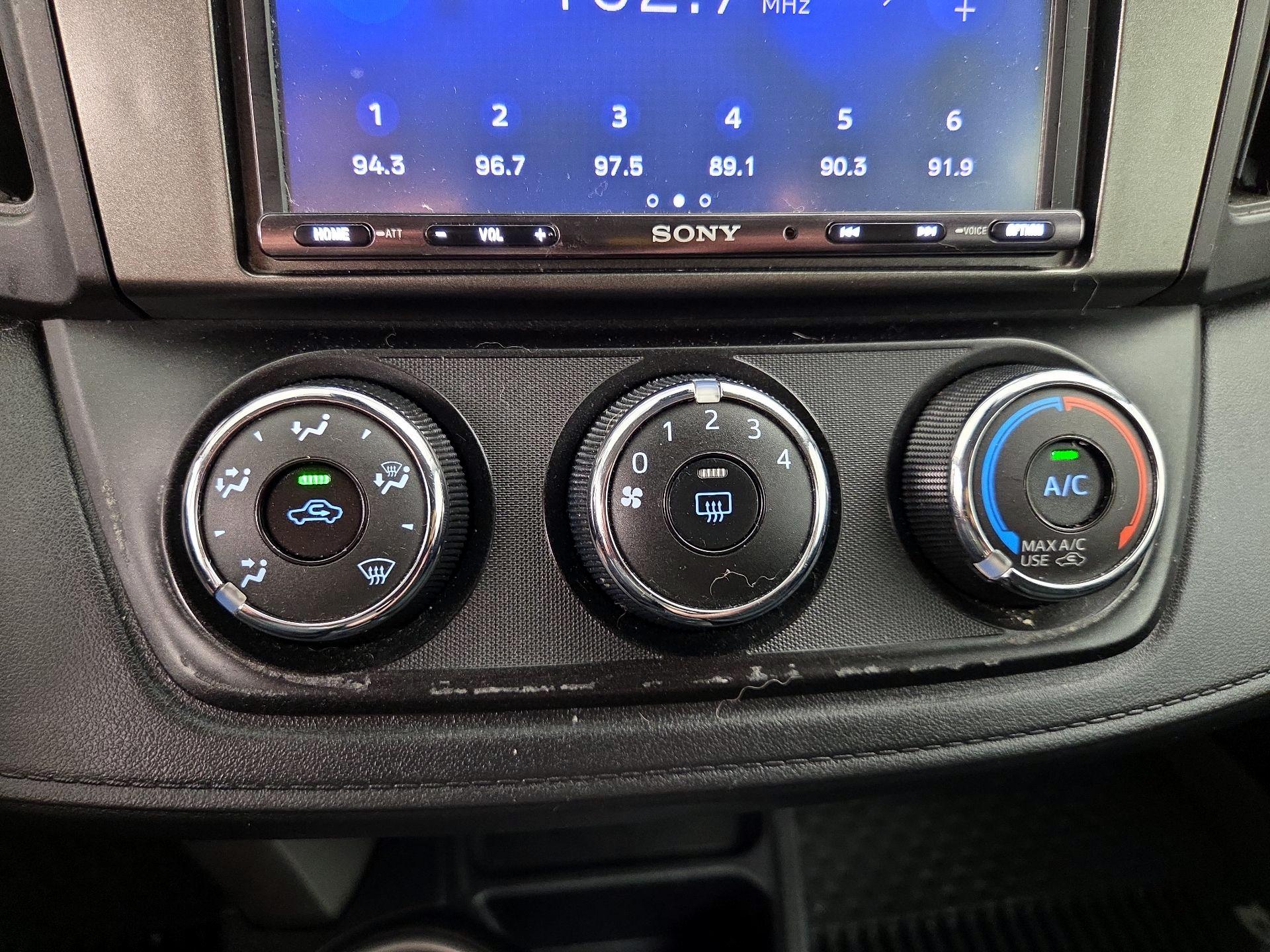 Thumbnail: 2018 Toyota RAV4 - 16