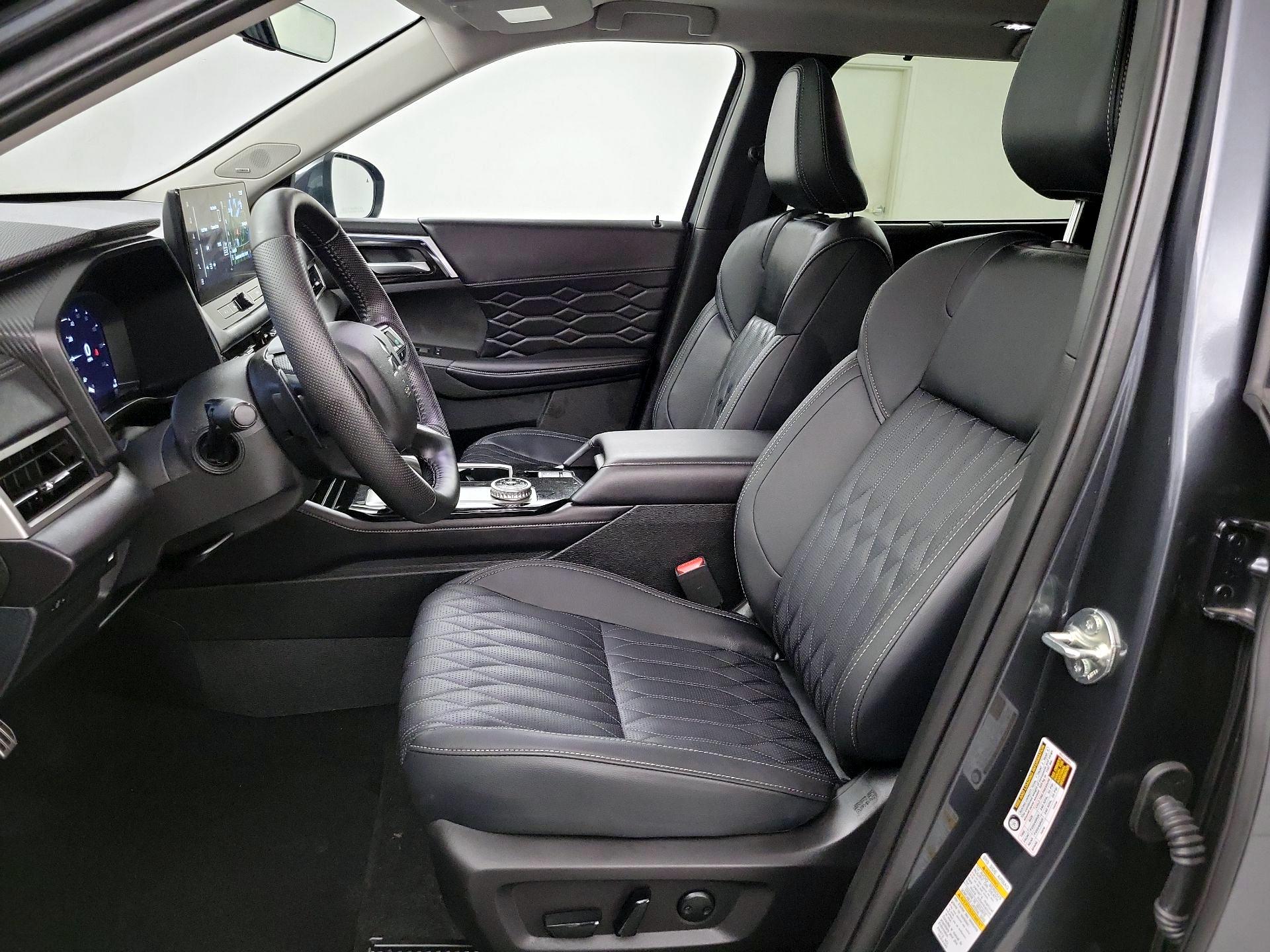 Thumbnail: 2025 Mitsubishi Outlander - 11