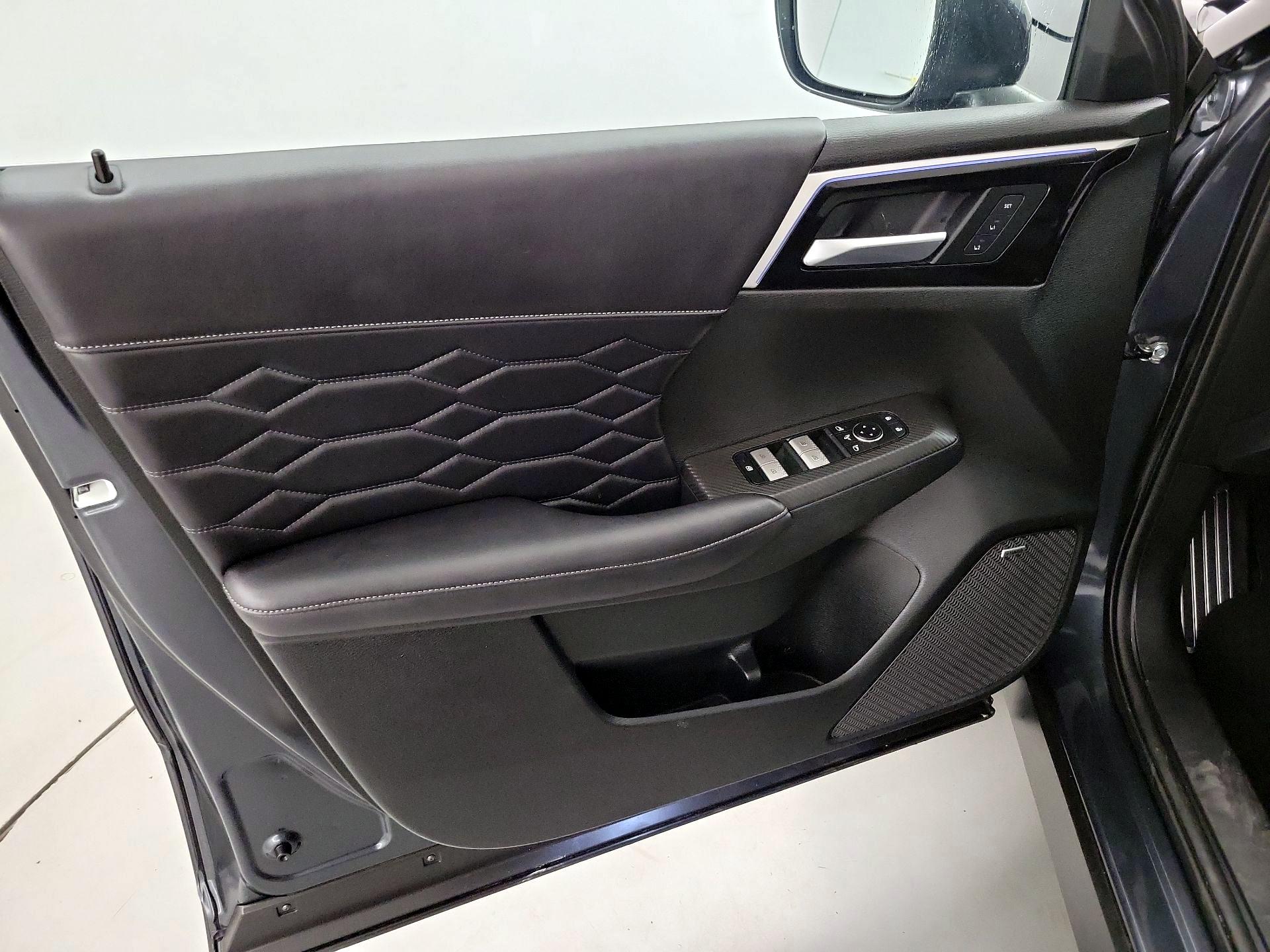 Thumbnail: 2025 Mitsubishi Outlander - 12