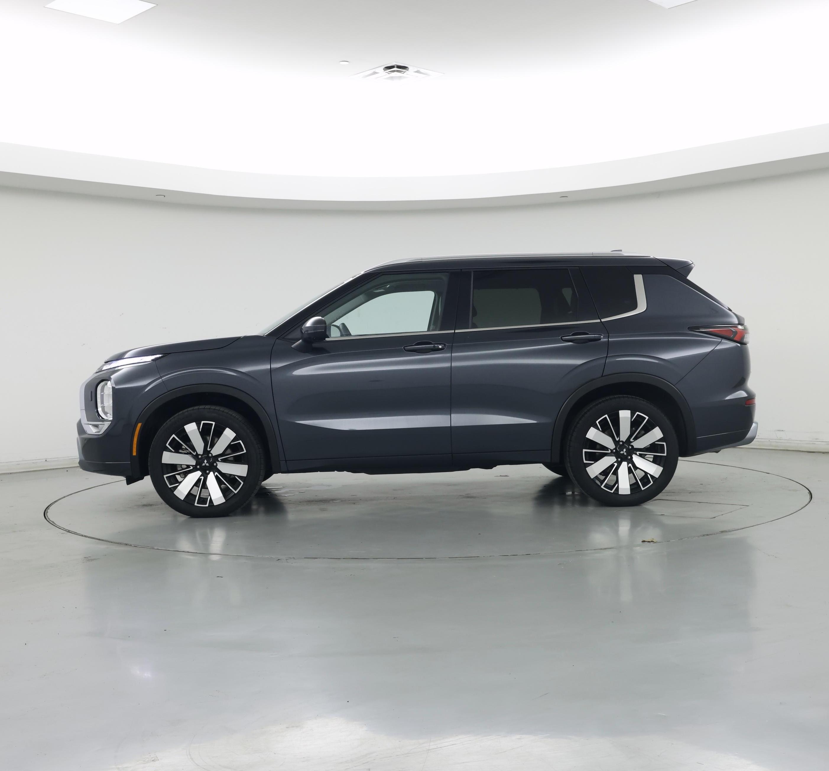 Thumbnail: 2025 Mitsubishi Outlander - 3