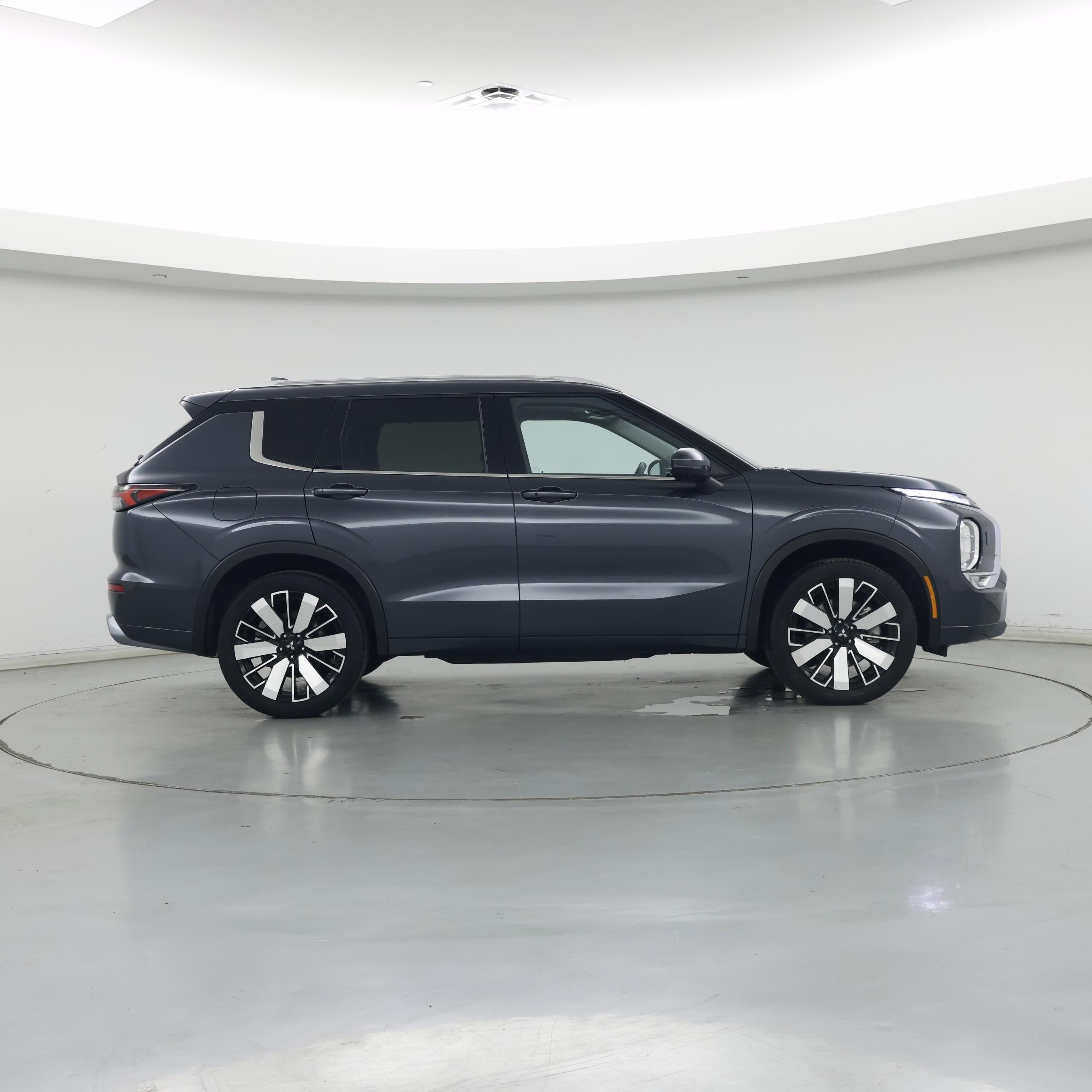 Thumbnail: 2025 Mitsubishi Outlander - 7