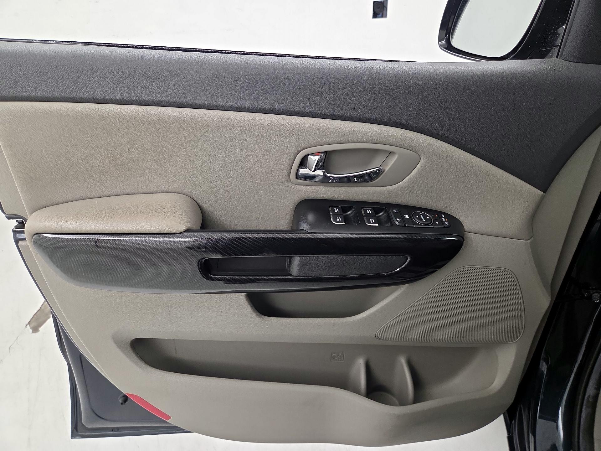 Thumbnail: 2016 Kia Sedona - 10