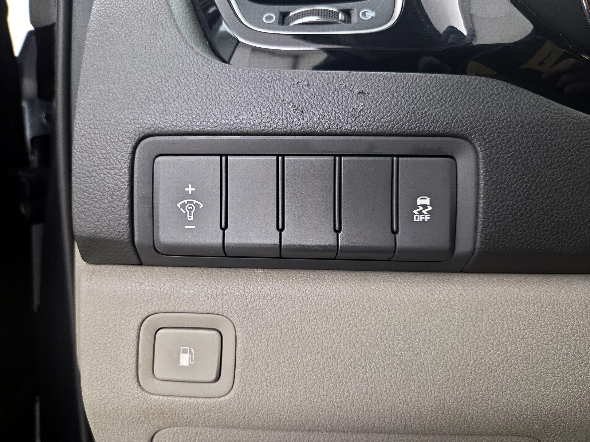 Thumbnail: 2016 Kia Sedona - 11