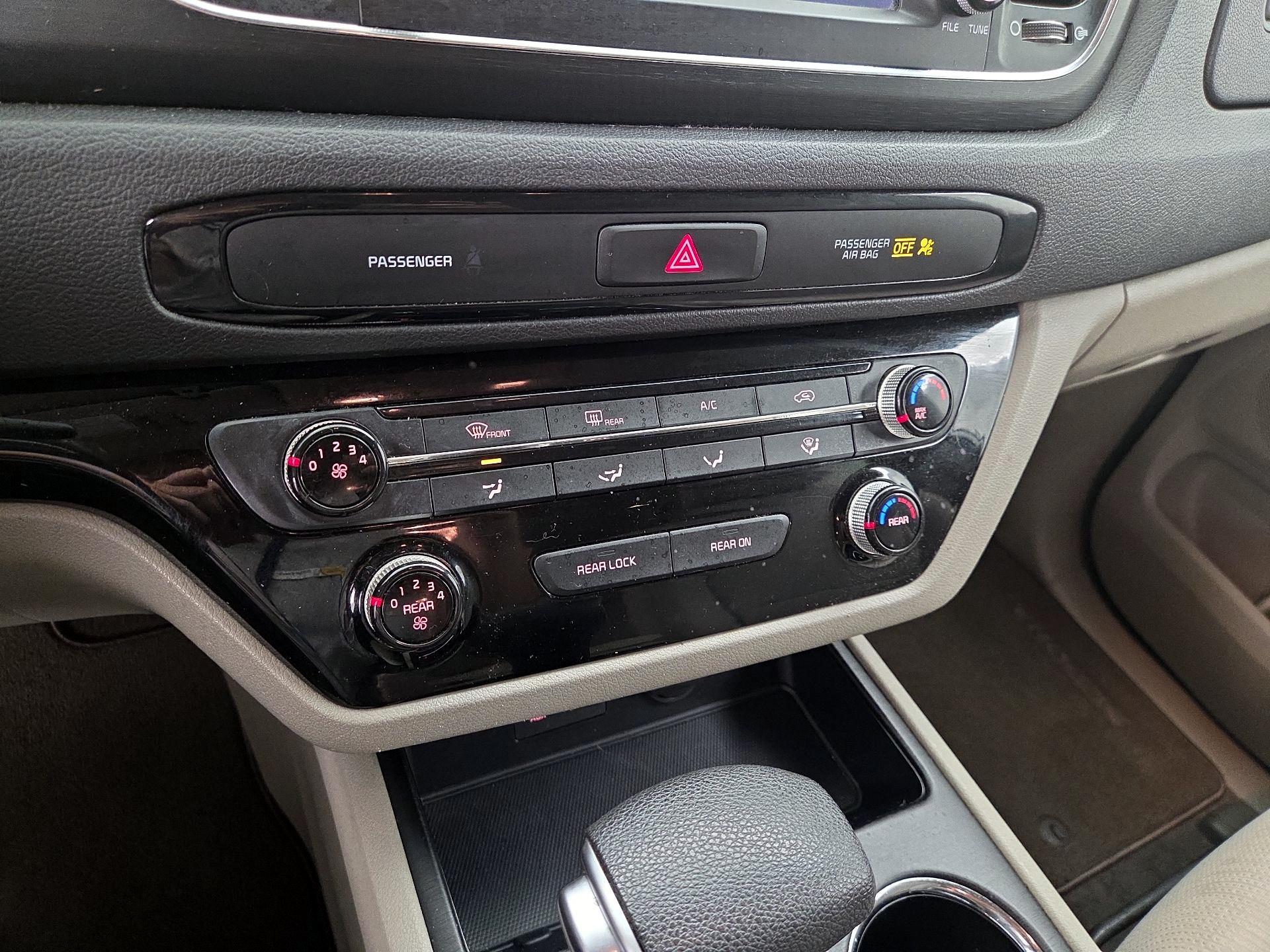 Thumbnail: 2019 Kia Sedona - 16