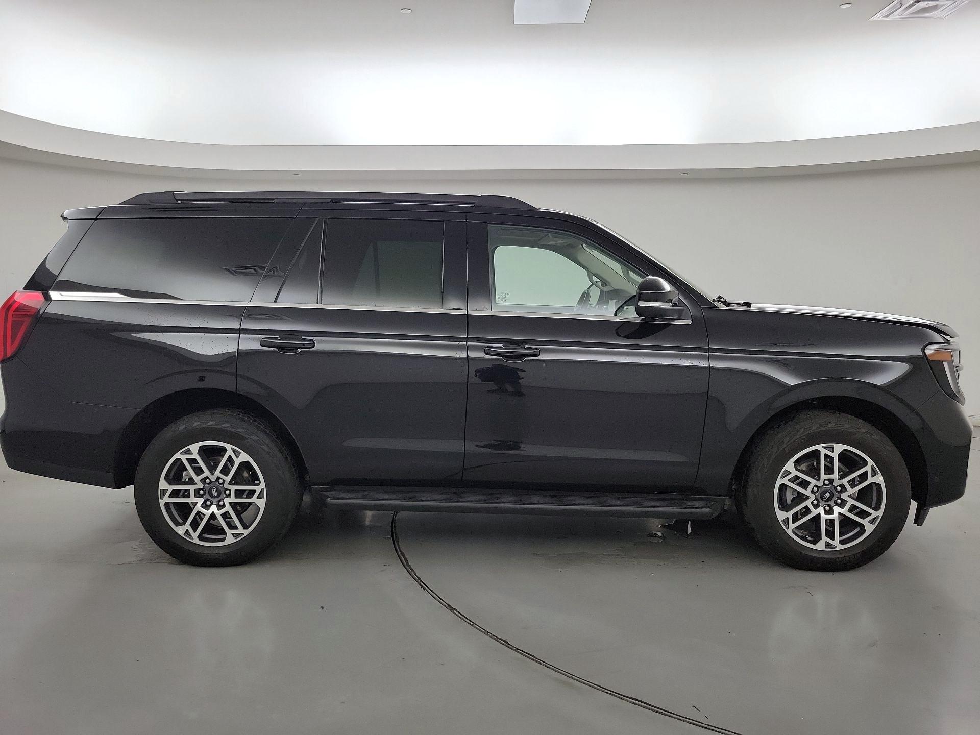 Thumbnail: 2025 Ford Expedition - 4