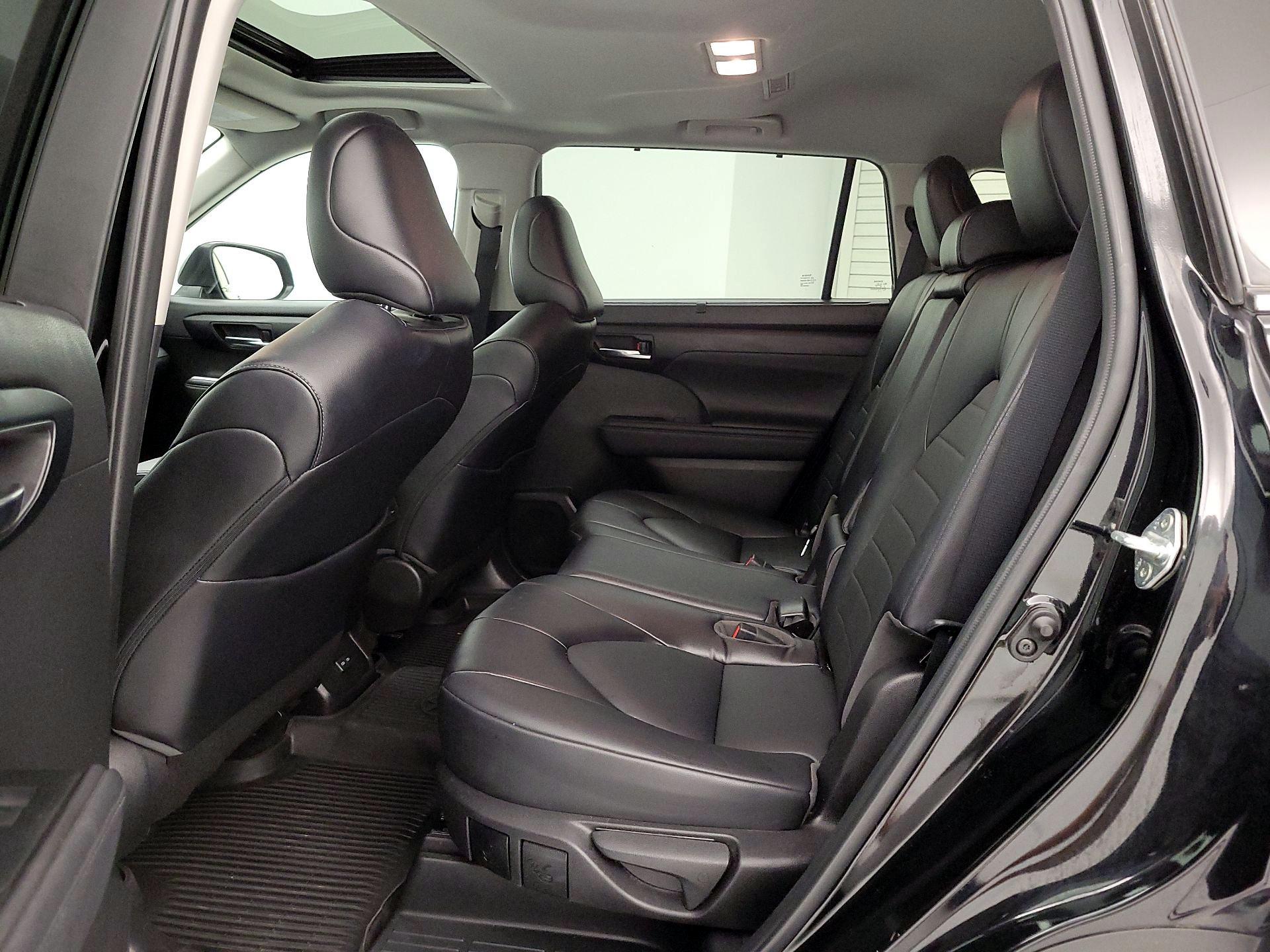 Thumbnail: 2022 Toyota Highlander - 20