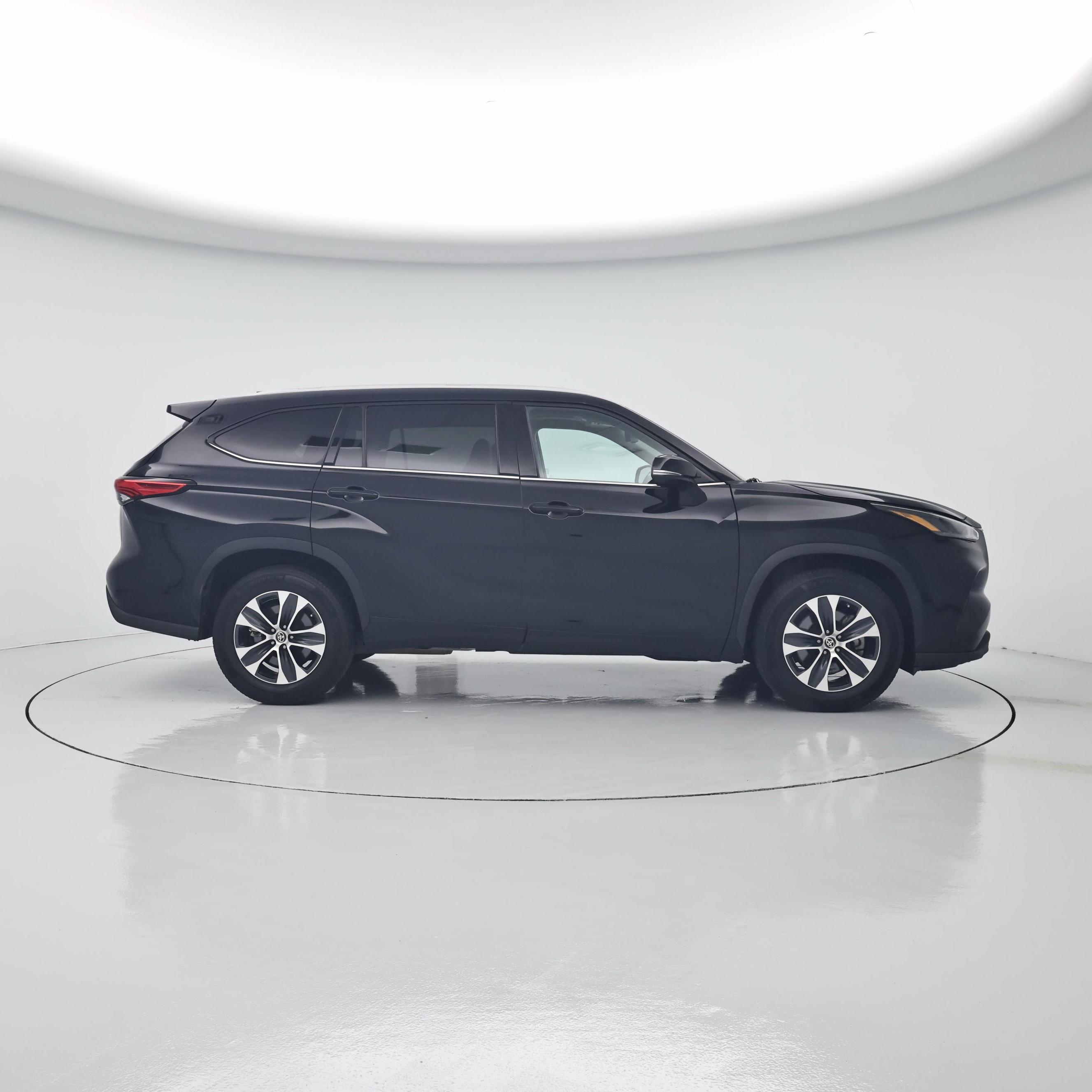 Thumbnail: 2022 Toyota Highlander - 7