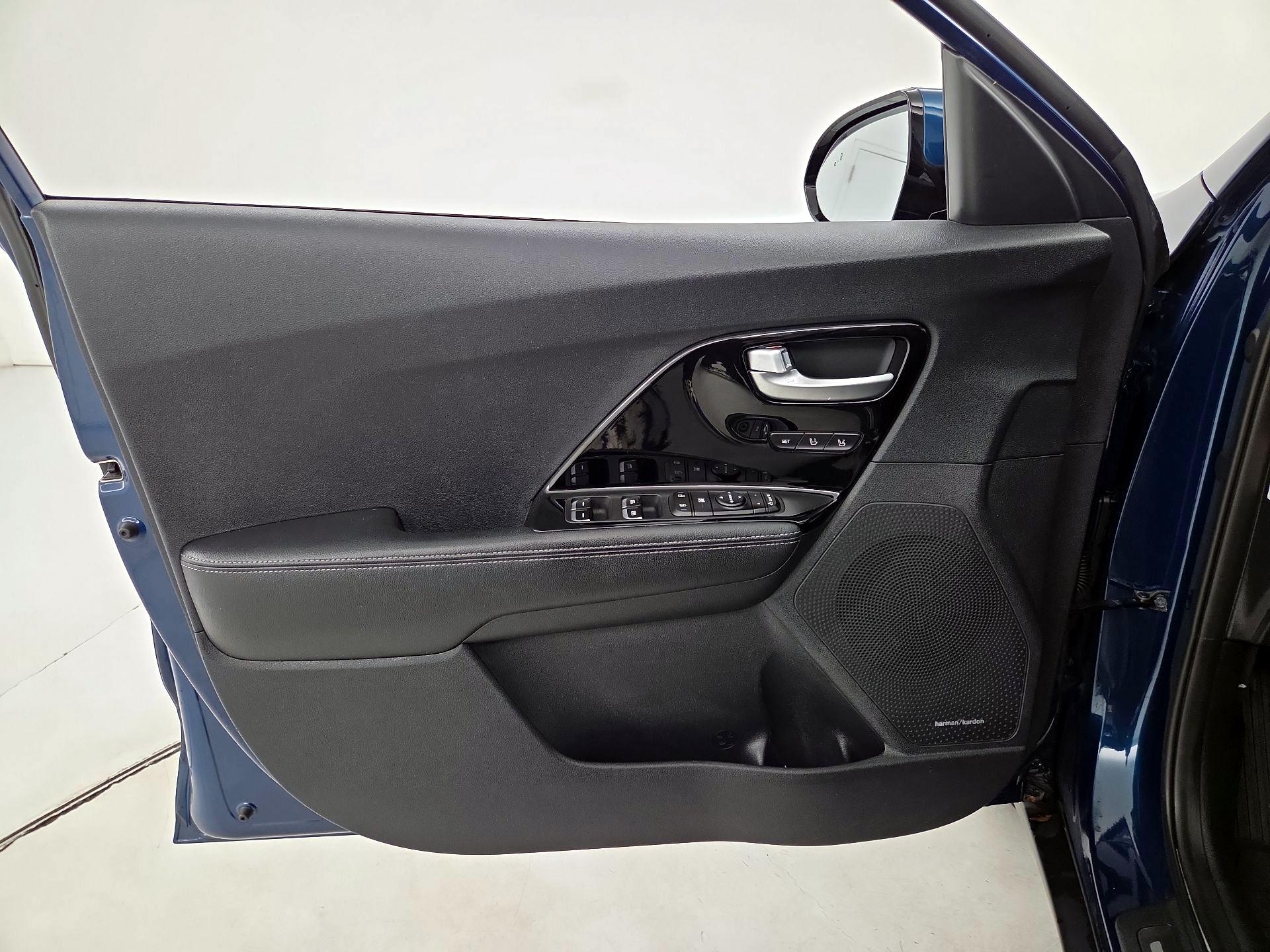 Thumbnail: 2018 Kia Niro - 12
